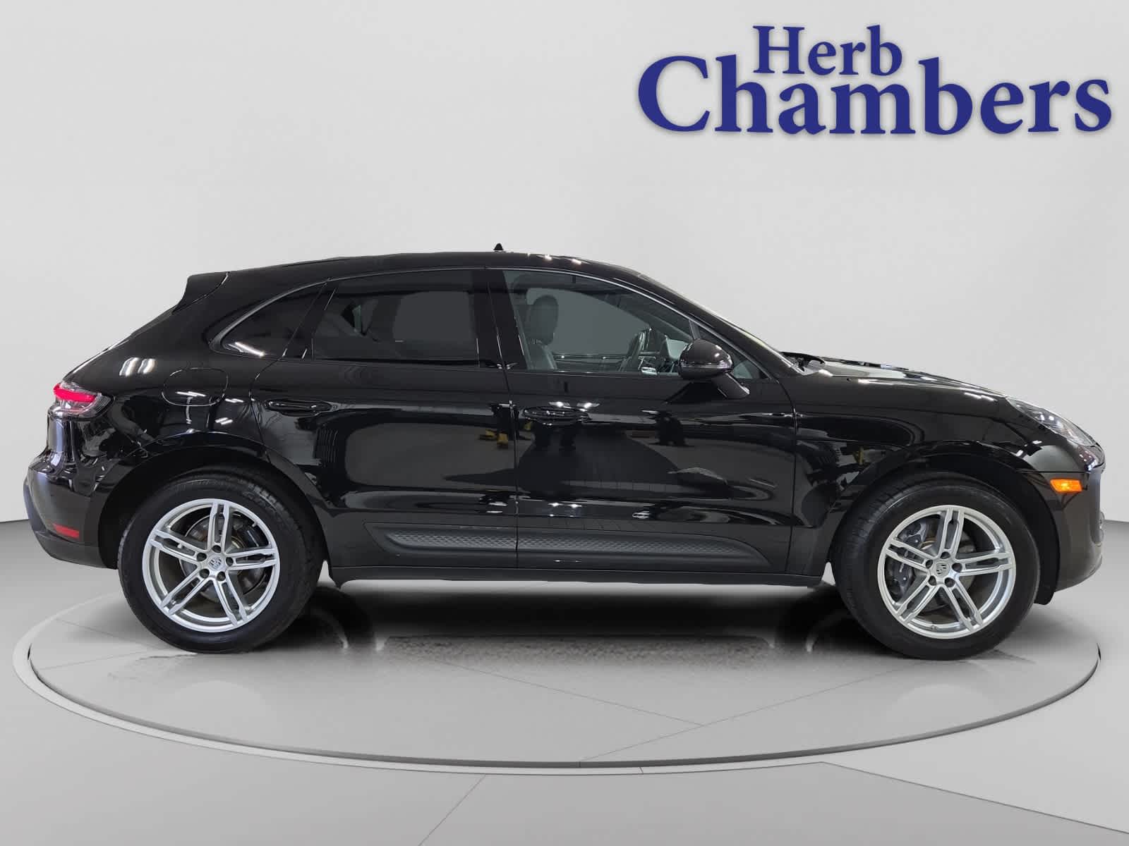 2025 Porsche Macan T - Photo 11