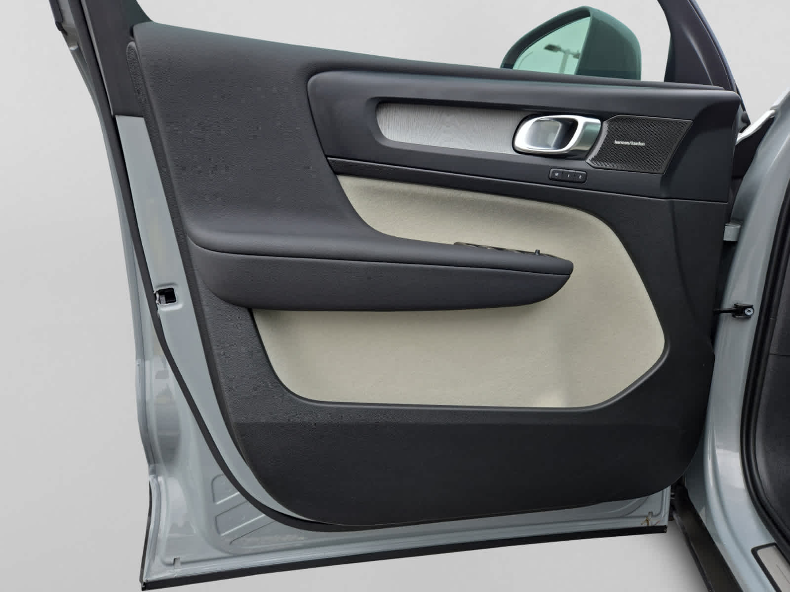 2025 Volvo XC40 Ultra - Photo 14