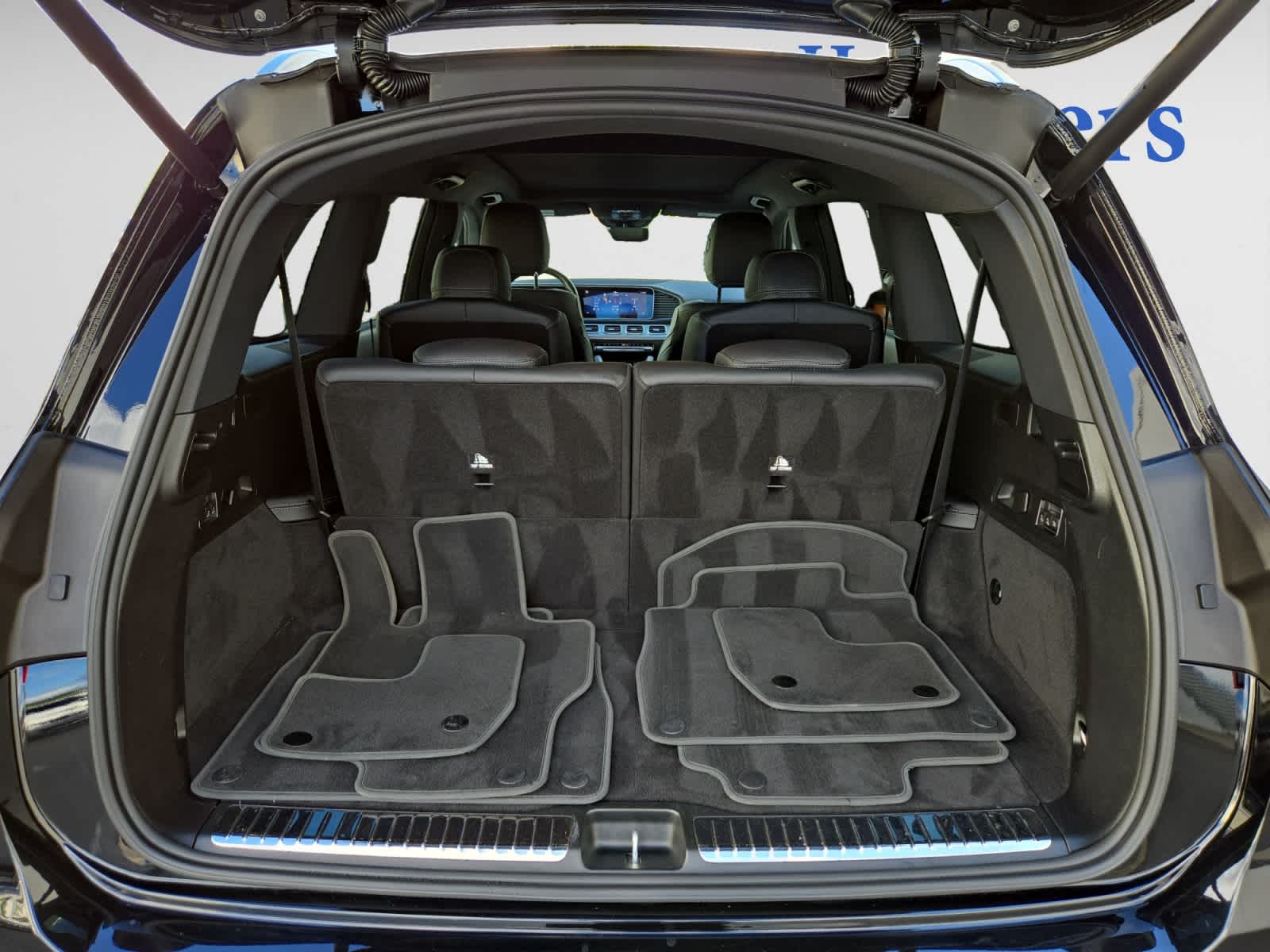 2024 Mercedes Benz GLS 450 4MATIC photo 2