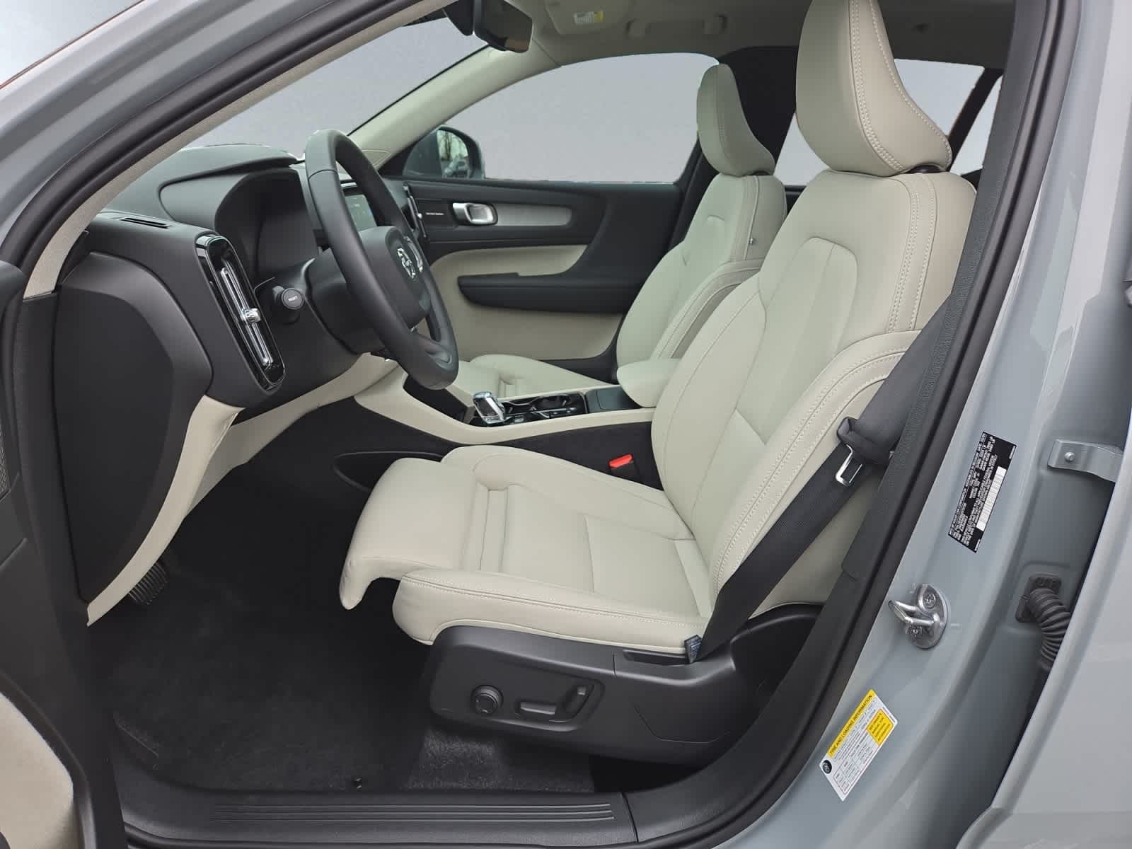2025 Volvo XC40 Ultra - Photo 7