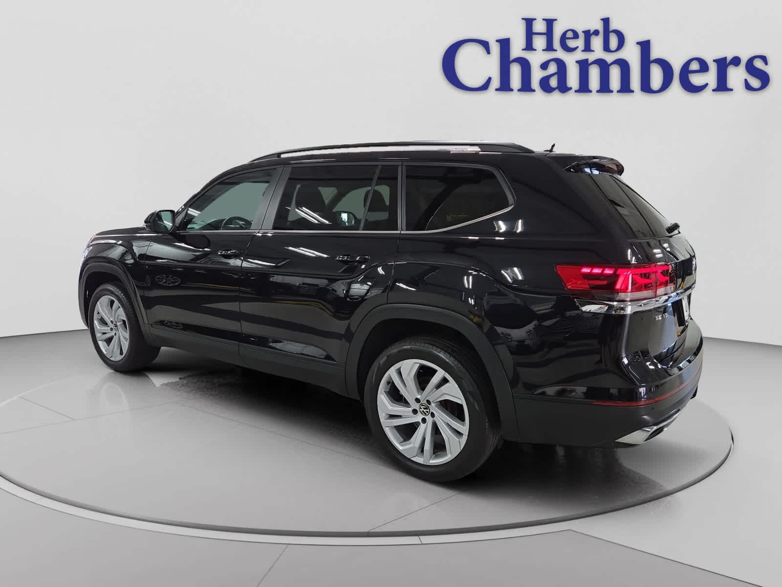 2023 Volkswagen Atlas SE w/Tech - Photo 3