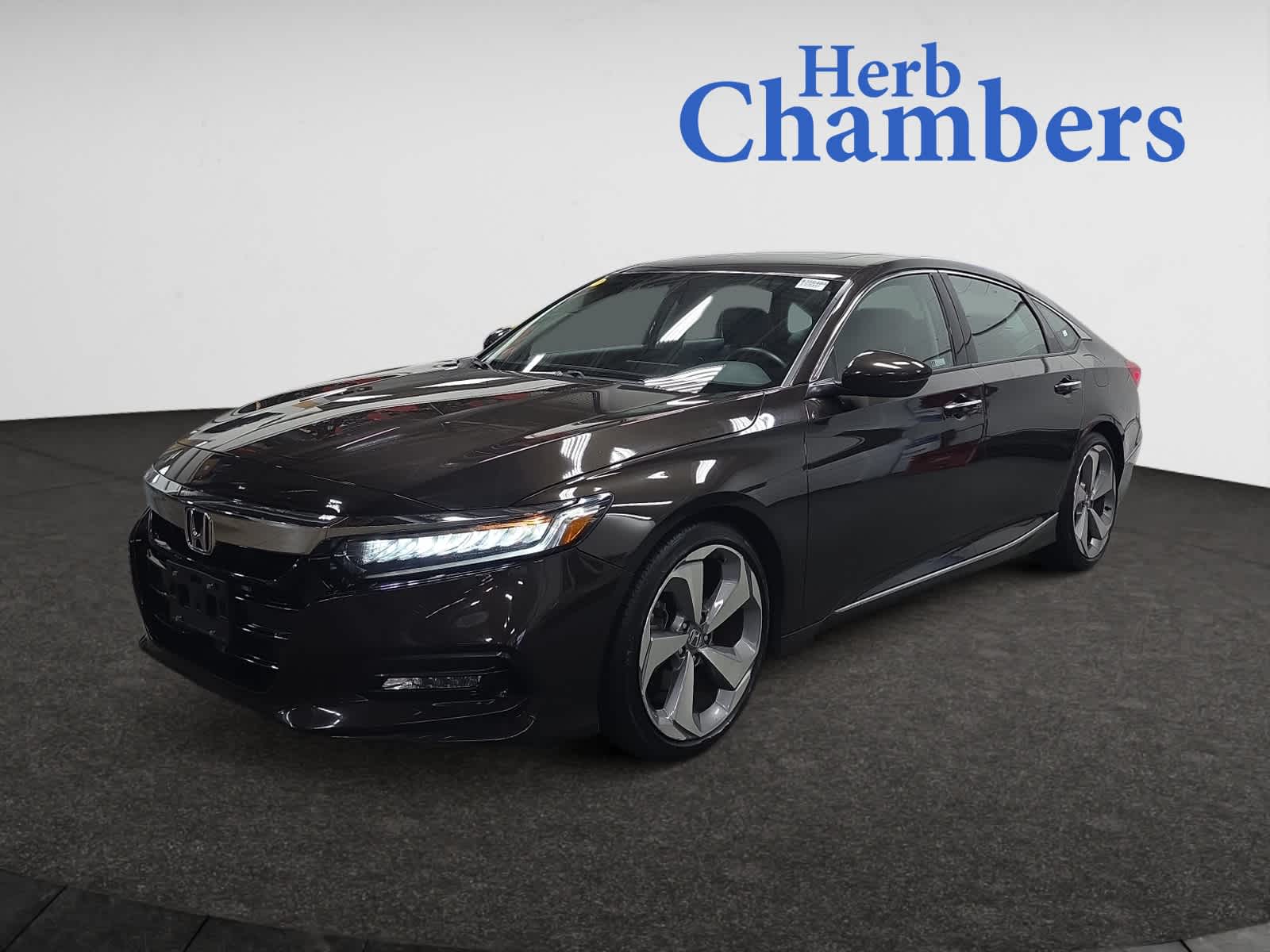 2018 Honda Accord Touring 2.0T photo 3