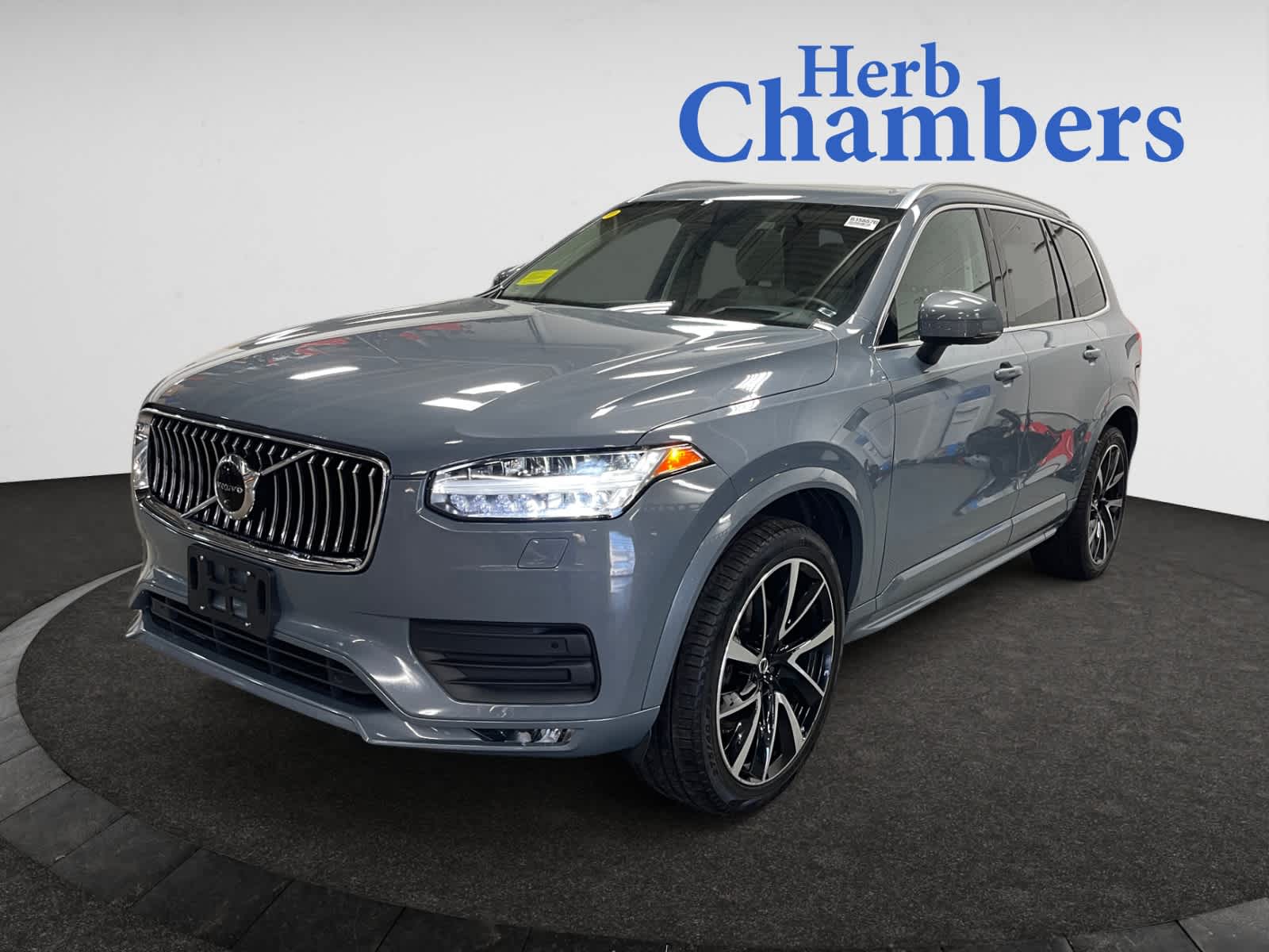2020 Volvo XC90 T6 Momentum photo 3