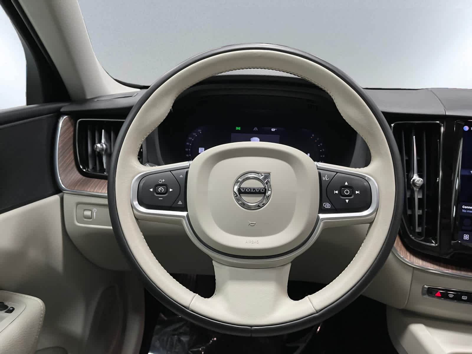 used 2022 Volvo XC60 car, priced at $27,497