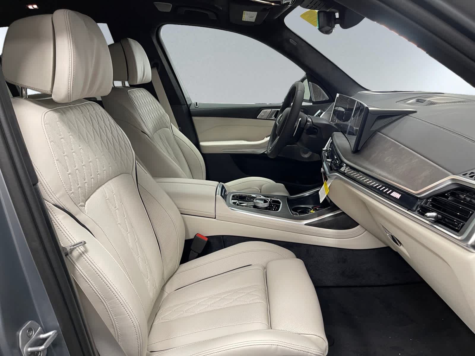 new 2027 BMW X7 car, priced at $133,060