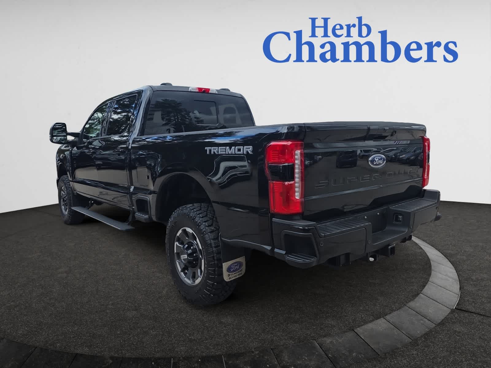 2024 Ford F-250 Lariat Tremor photo 4