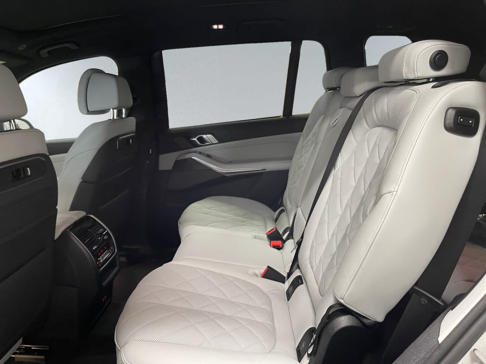 new 2026 BMW X7 car, priced at $95,800