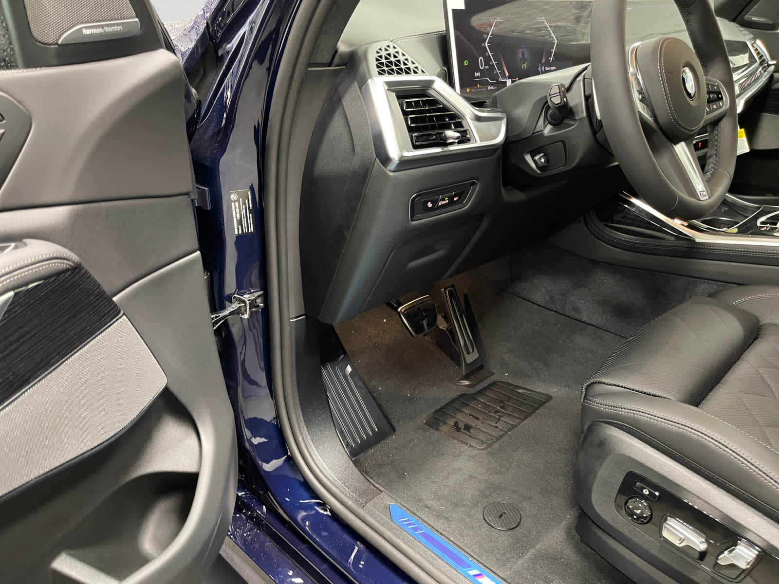 new 2027 BMW X7 car, priced at $100,905