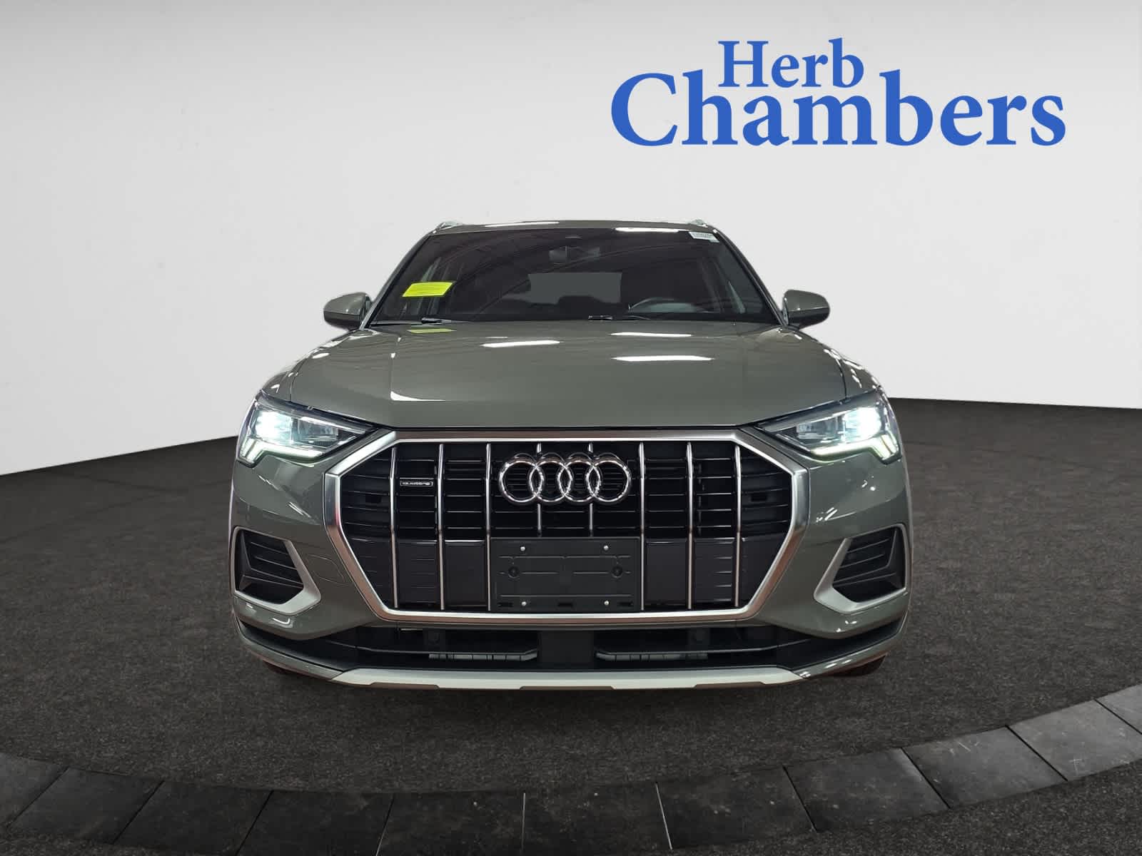 2020 Audi Q3 45 TFSI Premium Plus photo 2