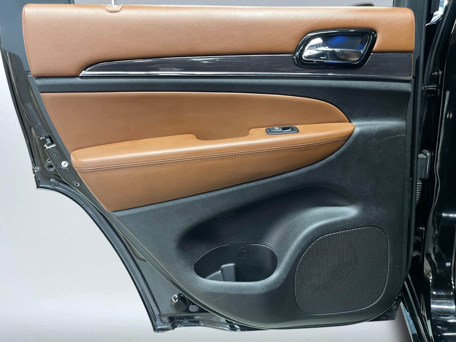 used 2021 Jeep Grand Cherokee car, priced at $30,497