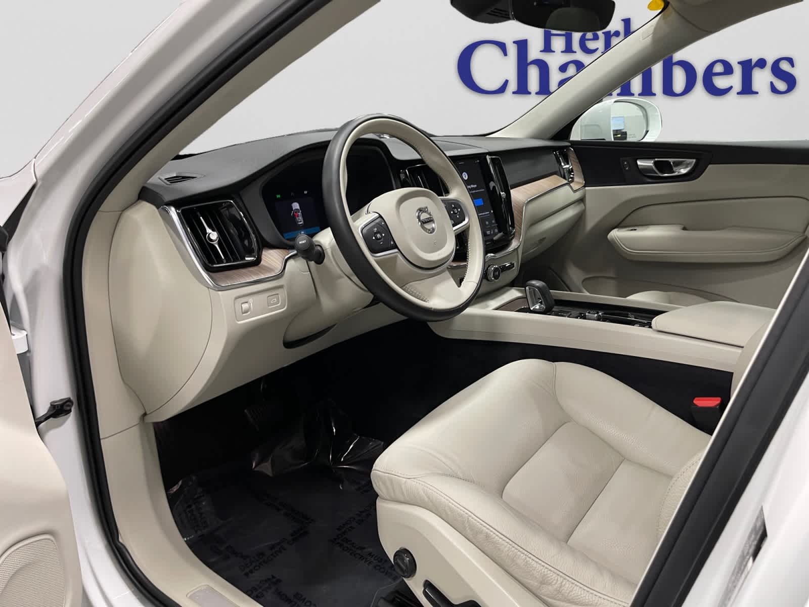 used 2022 Volvo XC60 car, priced at $27,497