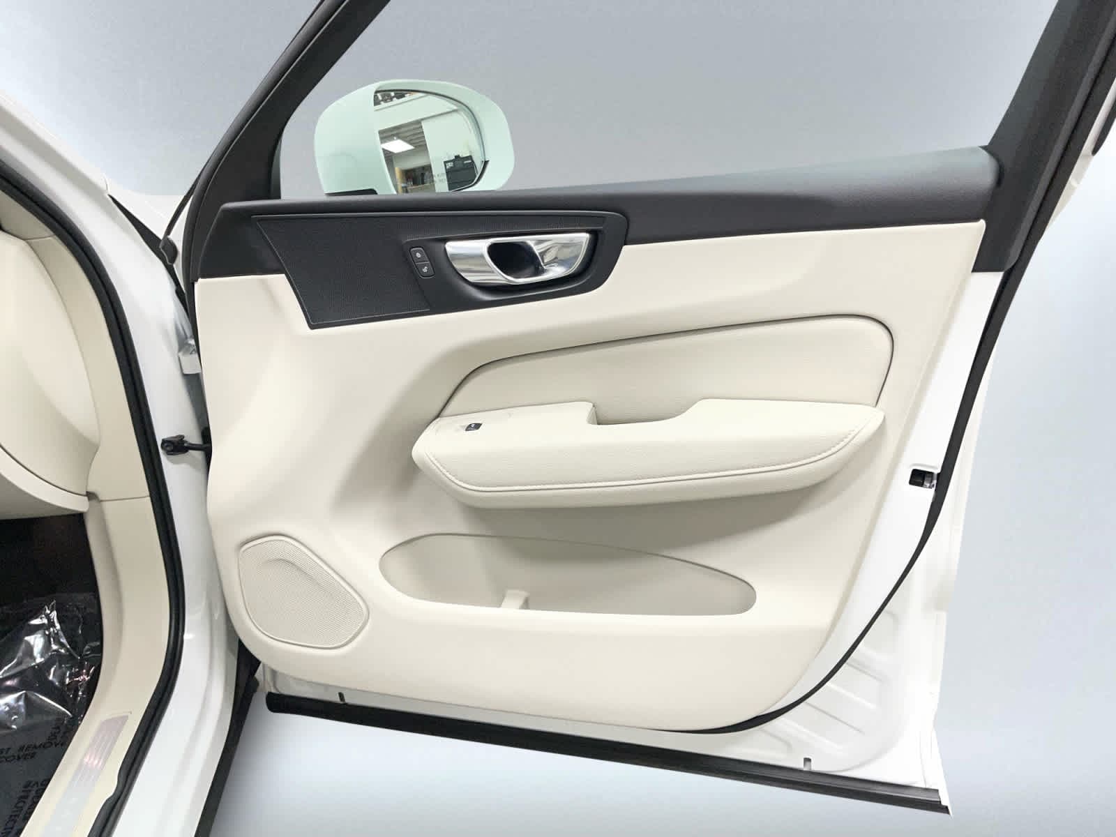 used 2022 Volvo XC60 car, priced at $27,497