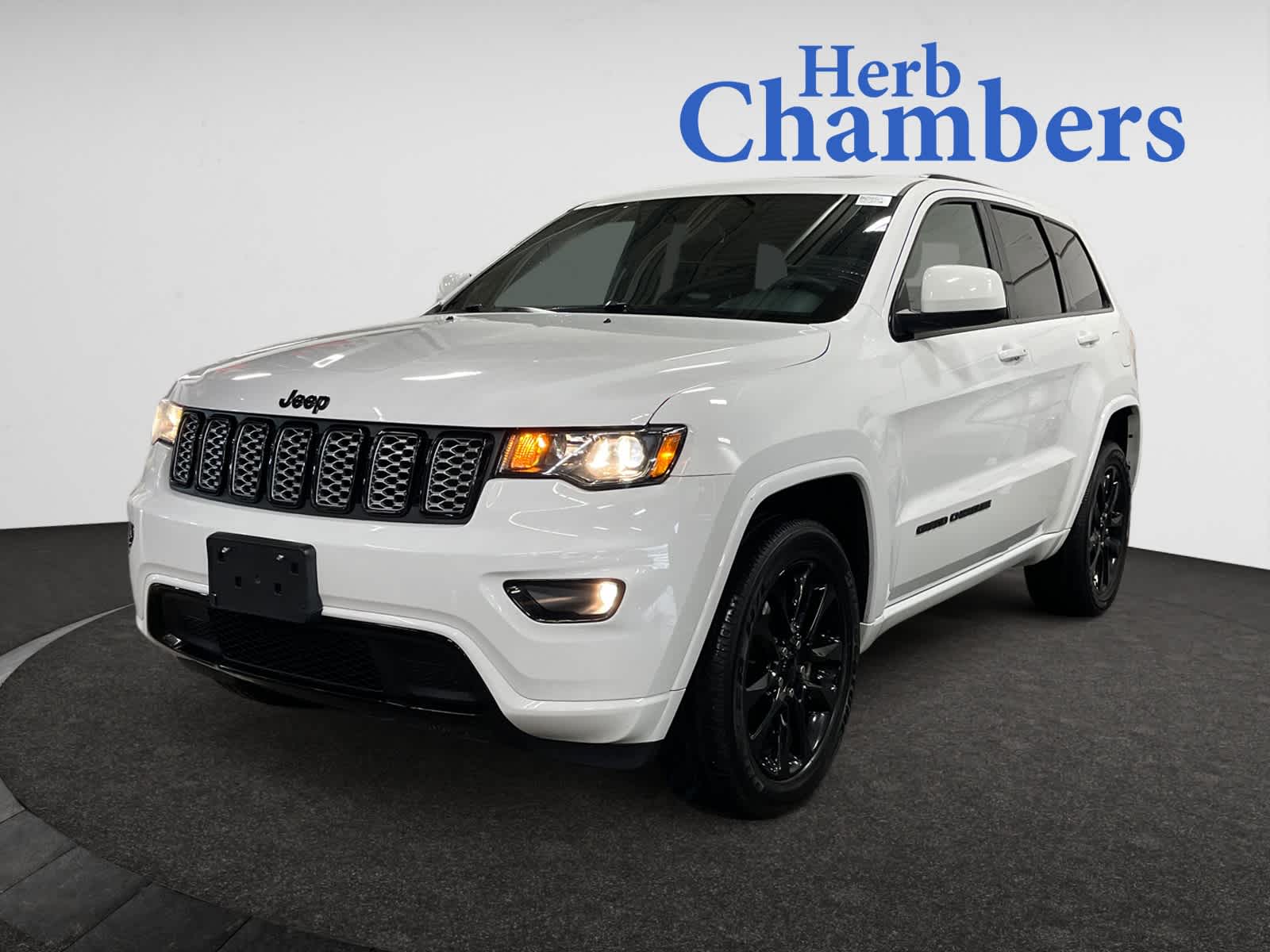 2021 Jeep Grand Cherokee Laredo photo 2