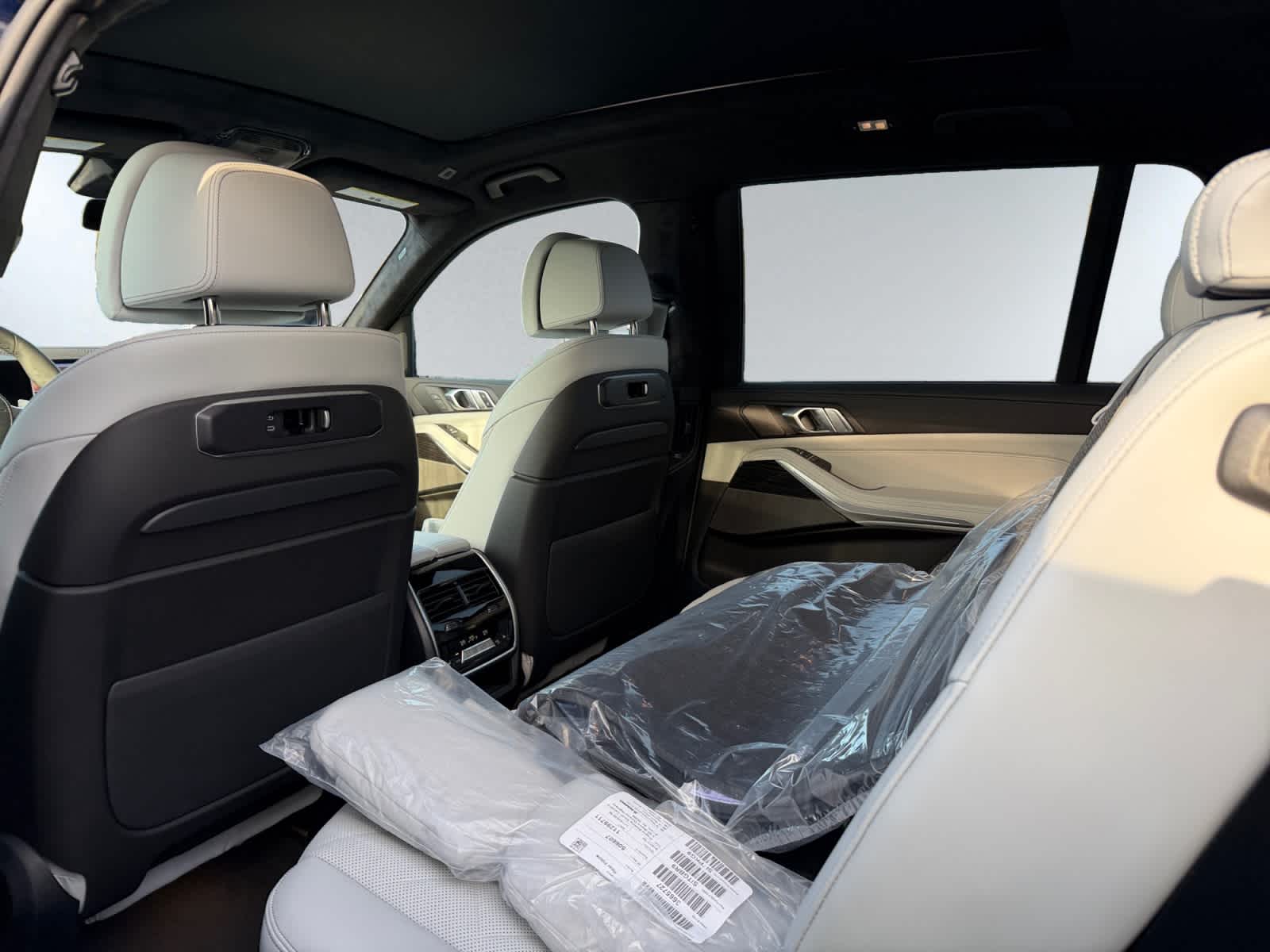 new 2026 BMW X7 car, priced at $100,530