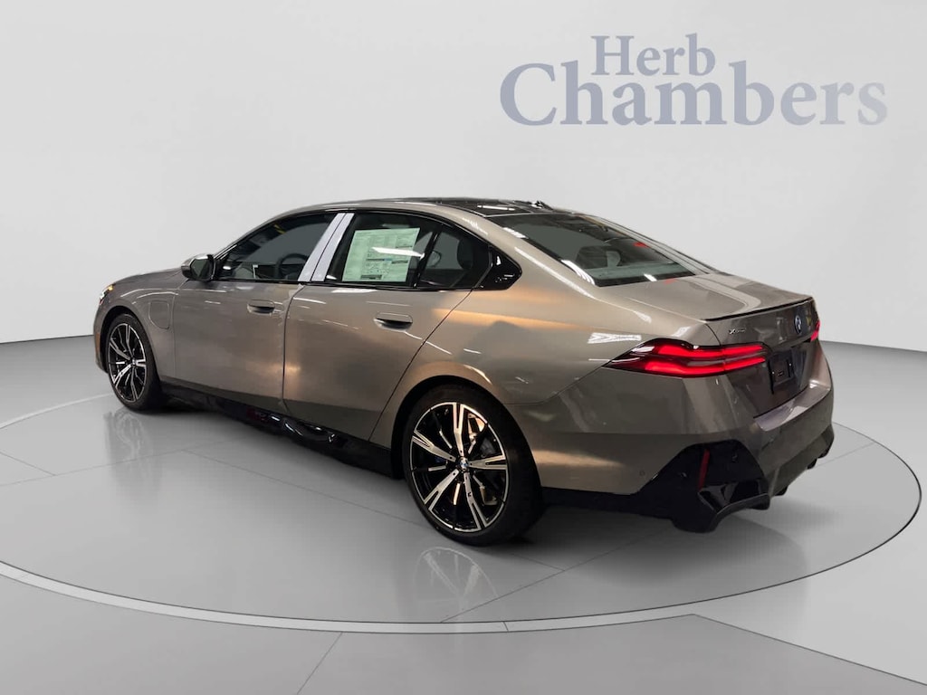 New 2027 BMW 550e 550e xDrive Sedan