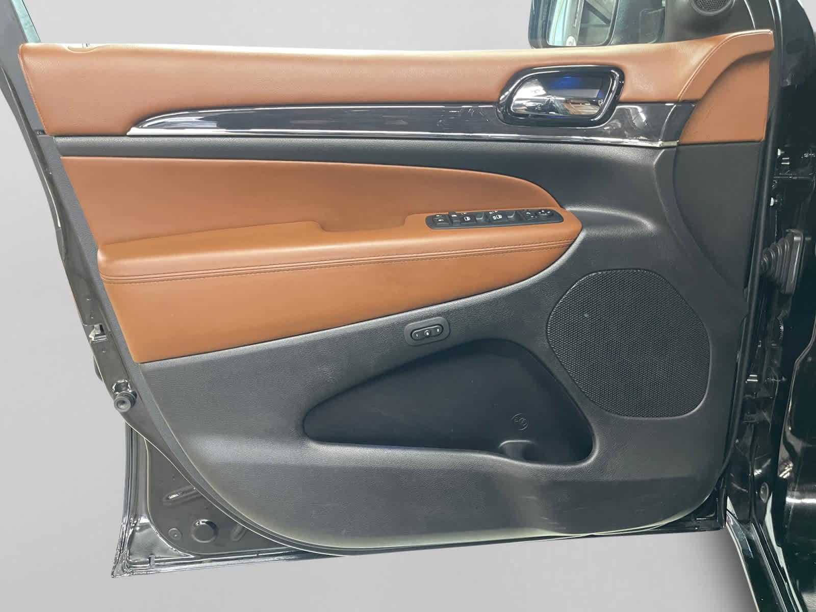 used 2021 Jeep Grand Cherokee car, priced at $30,497