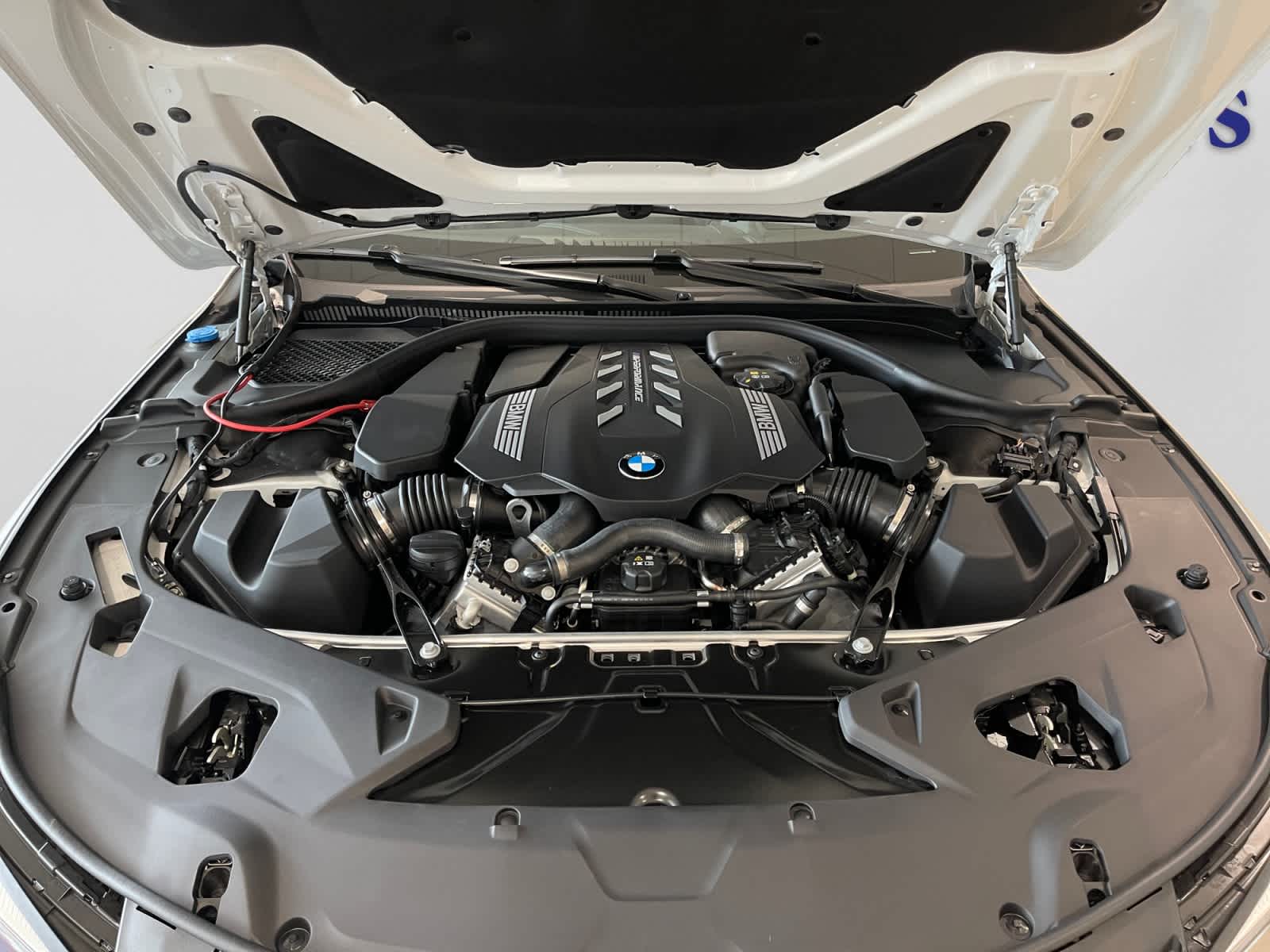 2026 BMW 8 Series M850i - Photo 11