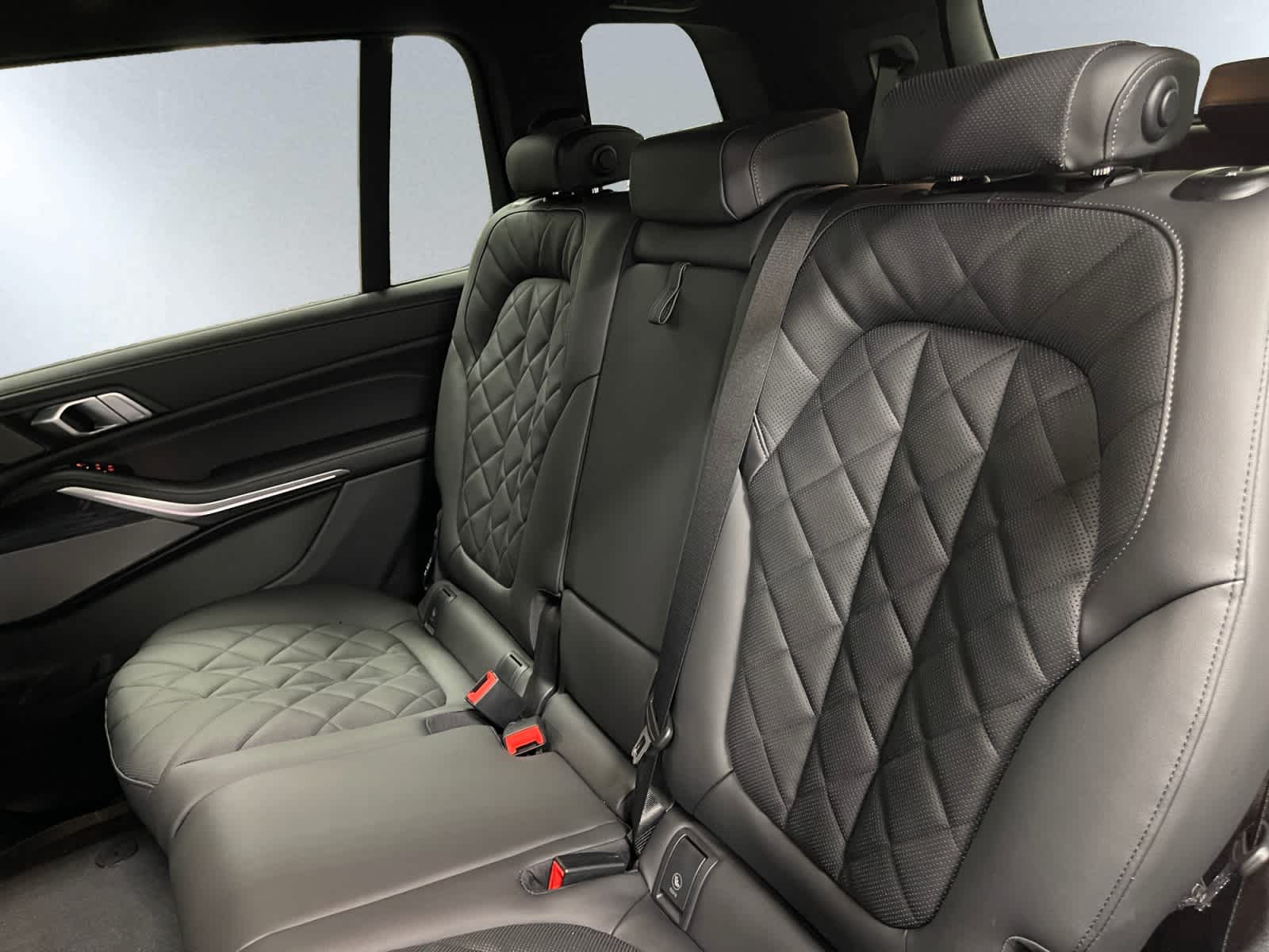 new 2027 BMW X7 car, priced at $100,905
