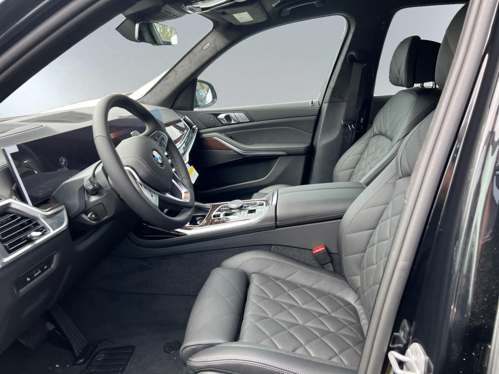 new 2026 BMW X7 car, priced at $92,955