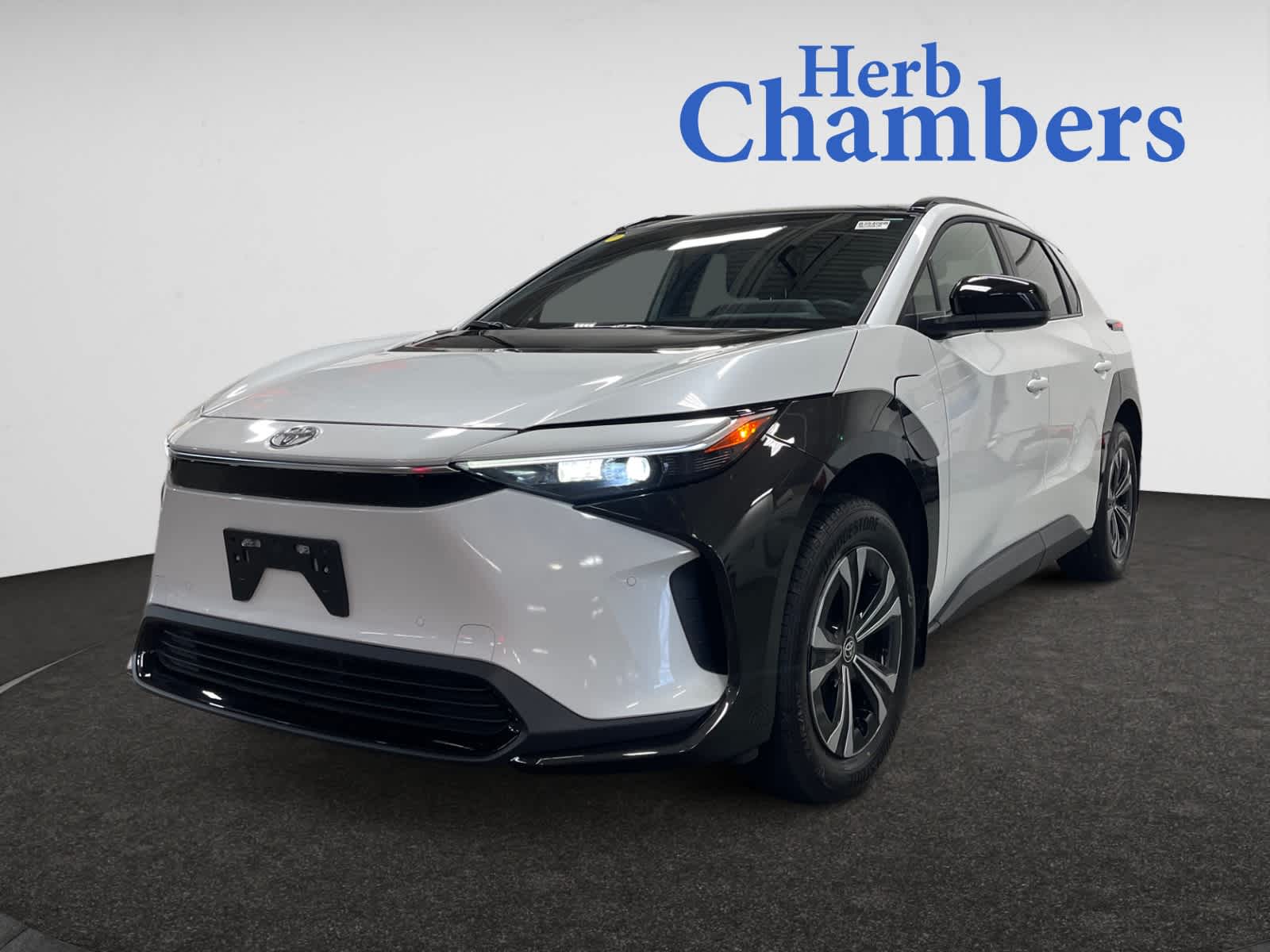2024 Toyota bZ4X XLE photo 4