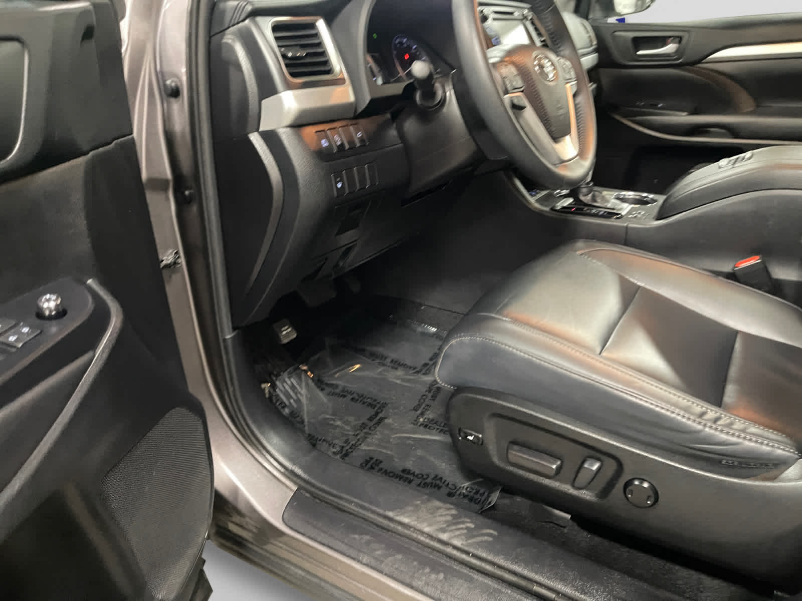 used 2019 Toyota Highlander car, priced at $25,497