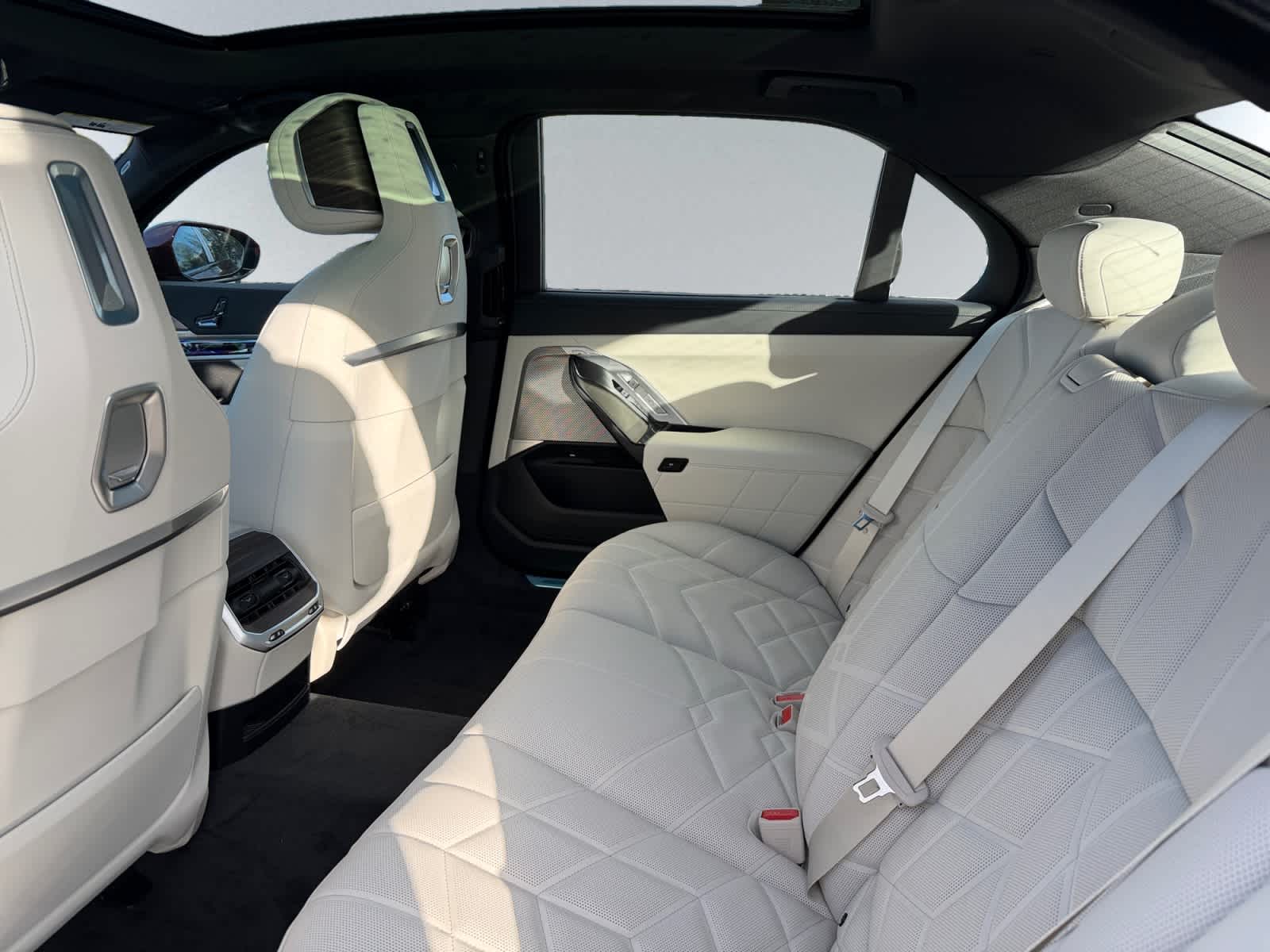 new 2026 BMW 760i car, priced at $132,525