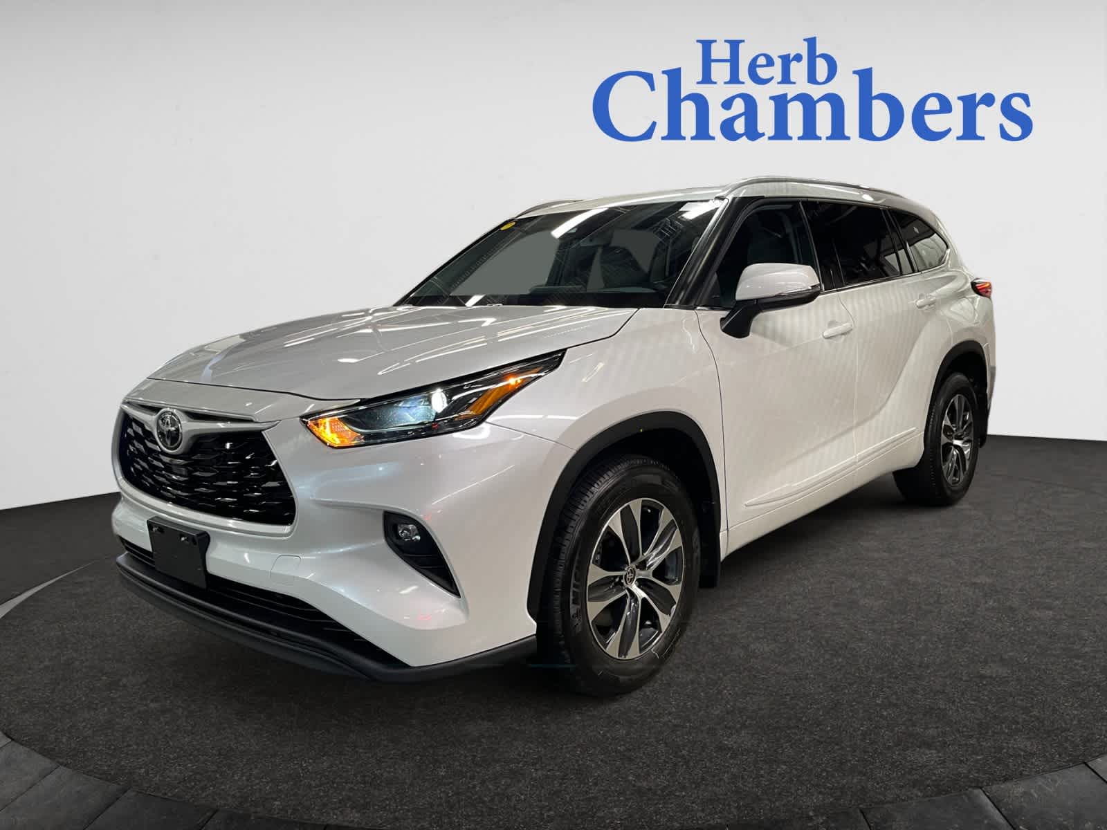 2022 Toyota Highlander XLE photo 3
