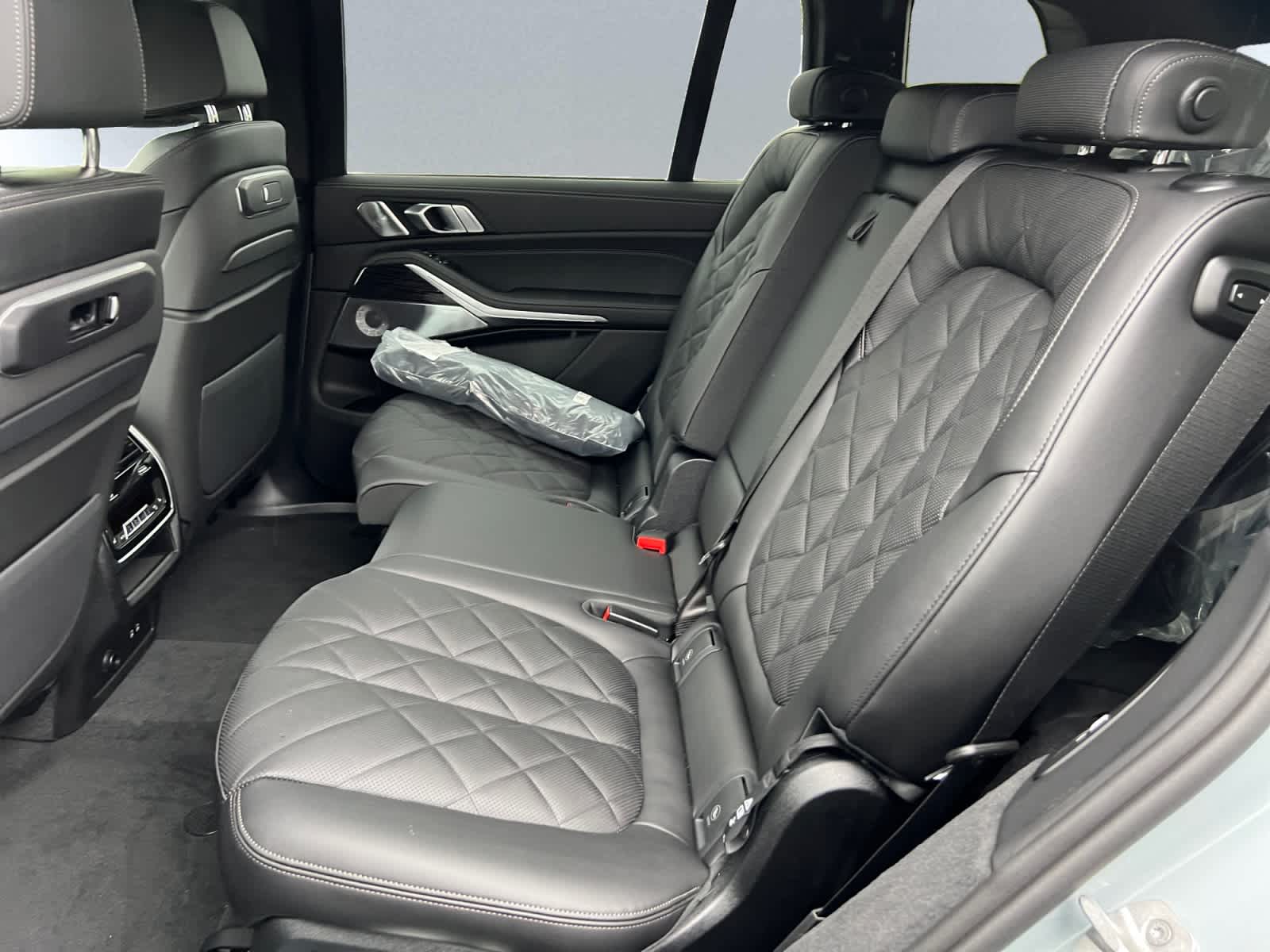 new 2026 BMW X7 car, priced at $102,450