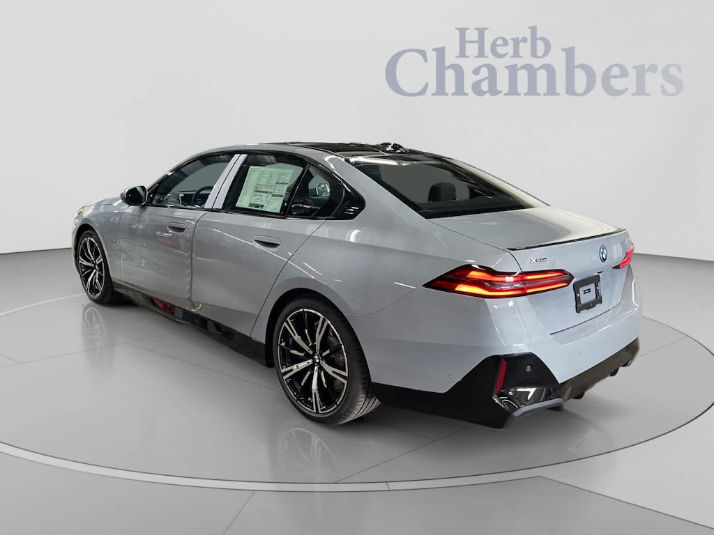 New 2027 BMW 550e 550e xDrive Sedan