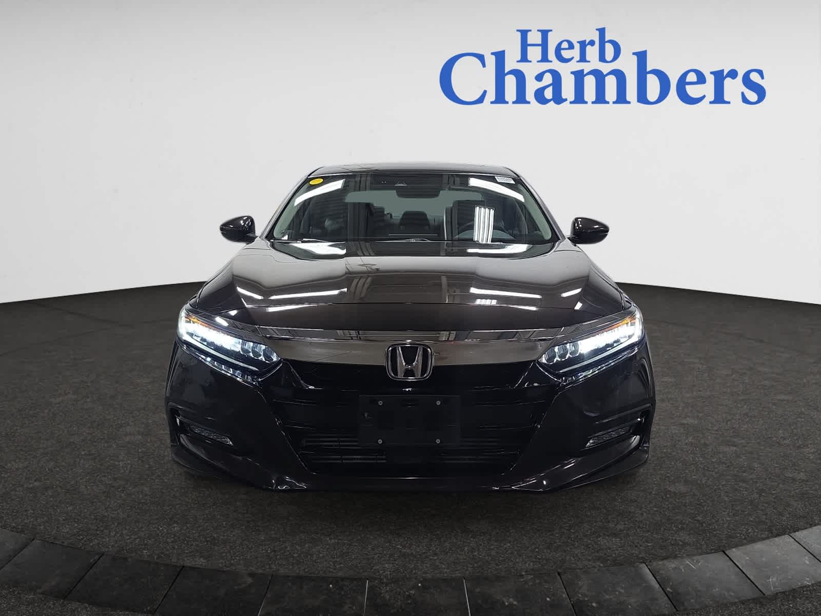 2018 Honda Accord Touring 2.0T photo 2