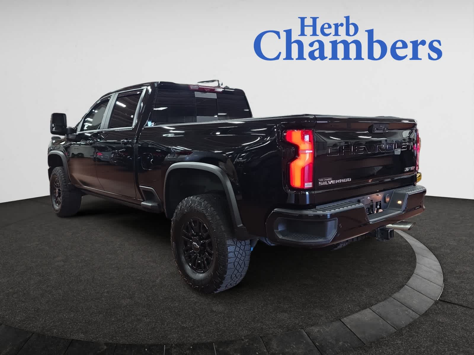 2024 Chevrolet Silverado 2500HD ZR2 photo 2