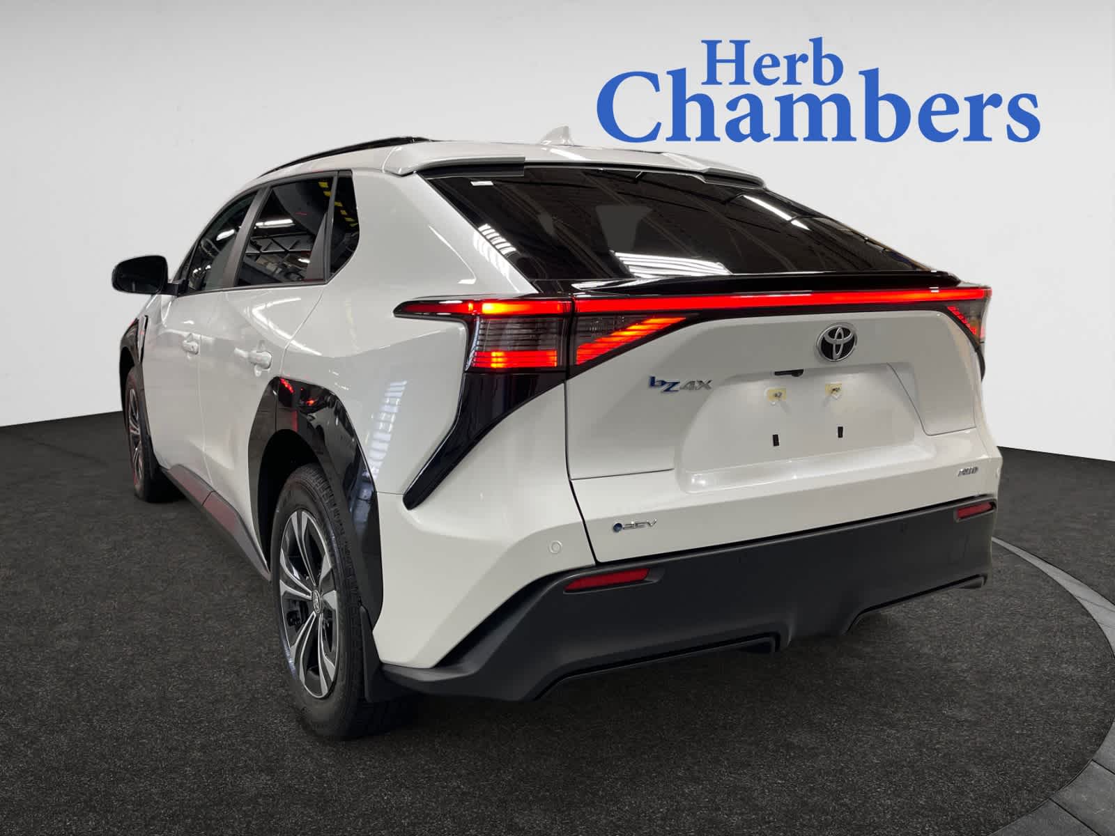 2024 Toyota bZ4X XLE photo 3