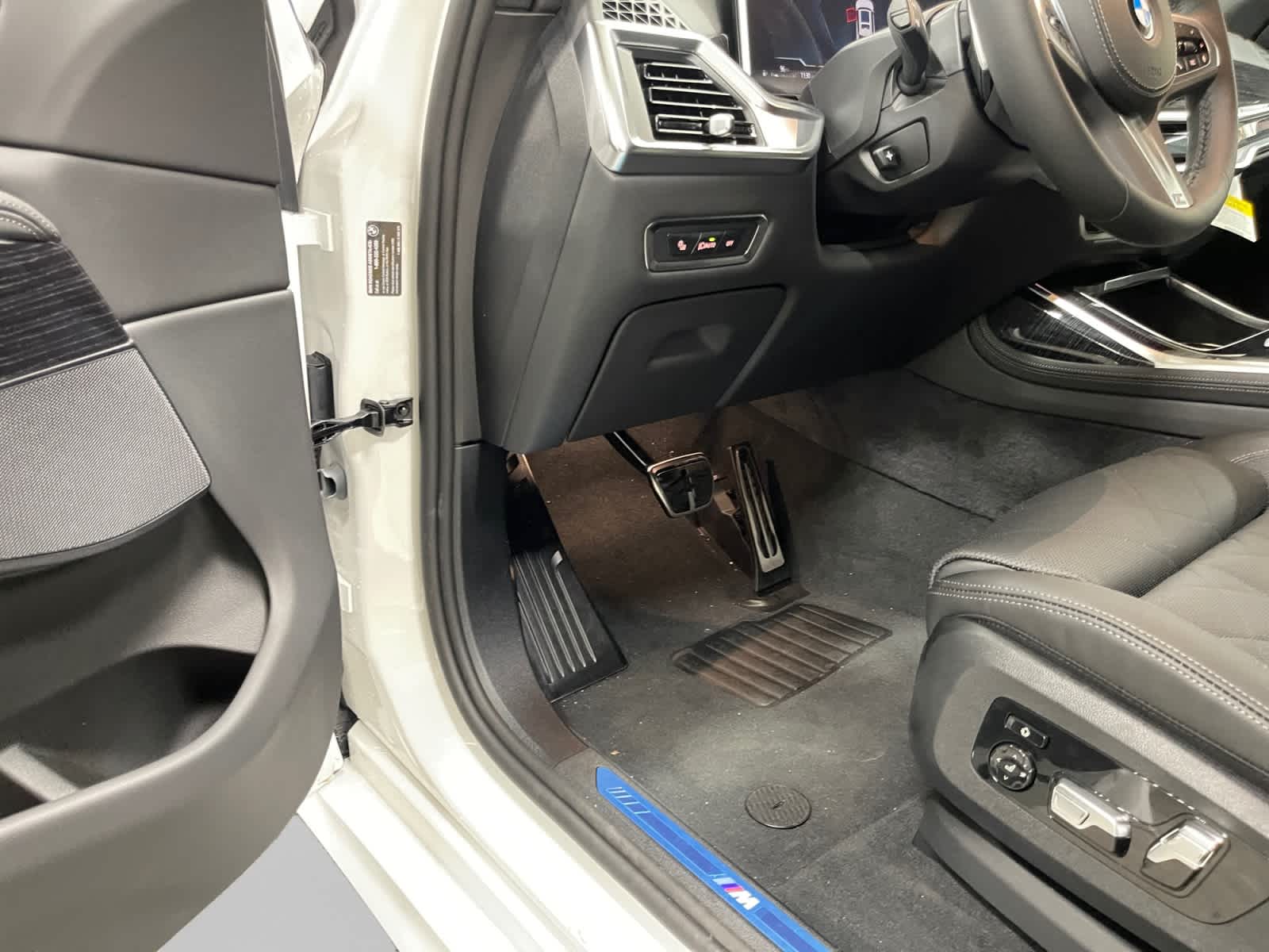 new 2027 BMW X7 car, priced at $93,300