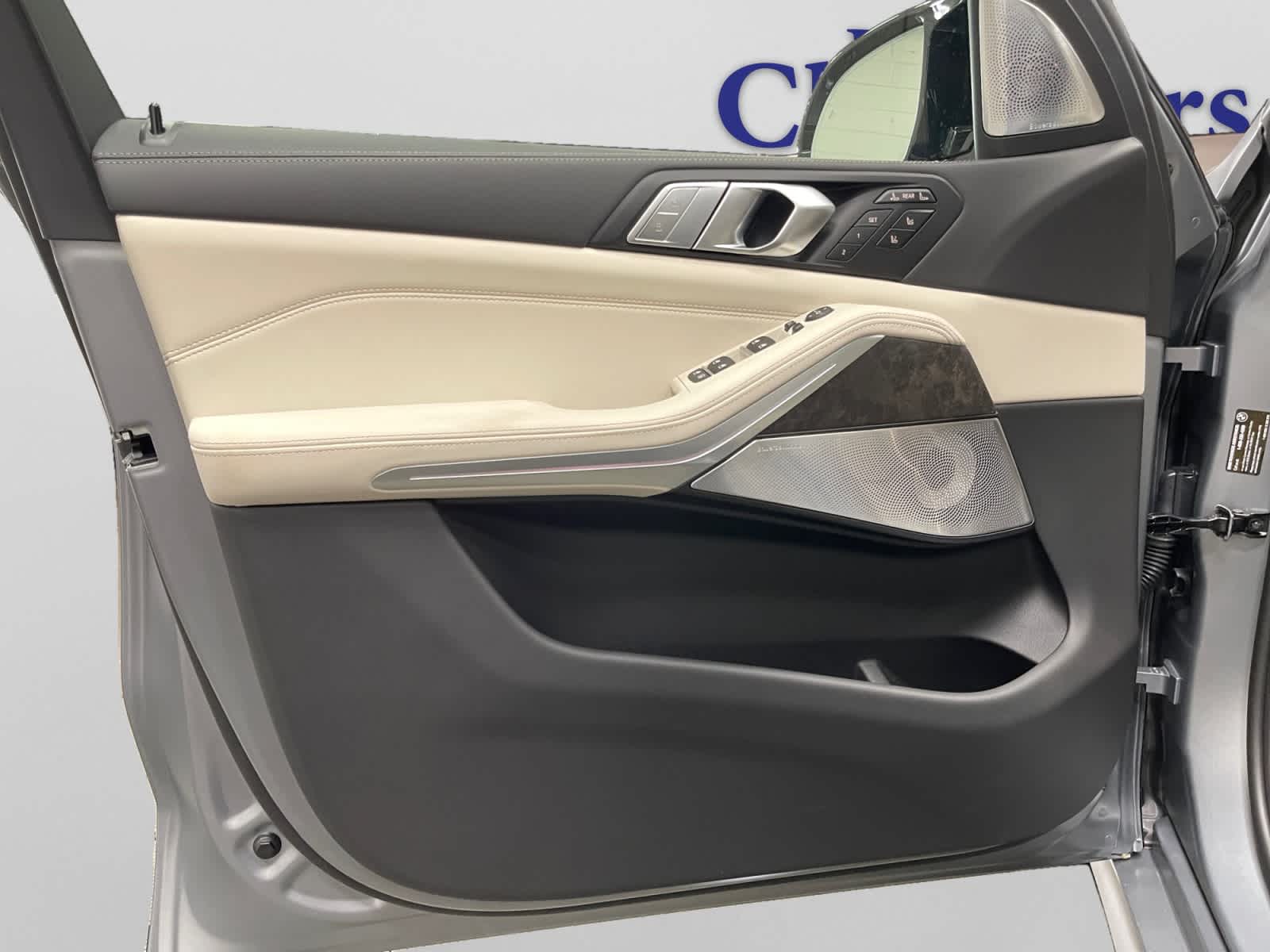 new 2027 BMW X7 car, priced at $133,060