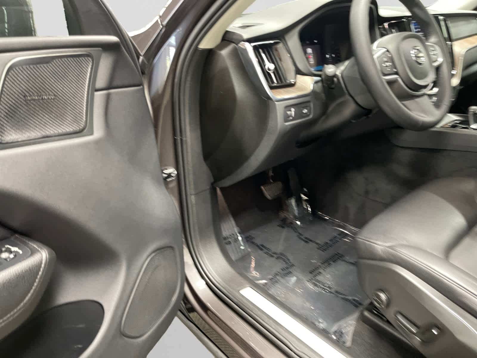 used 2022 Volvo XC60 car, priced at $22,497