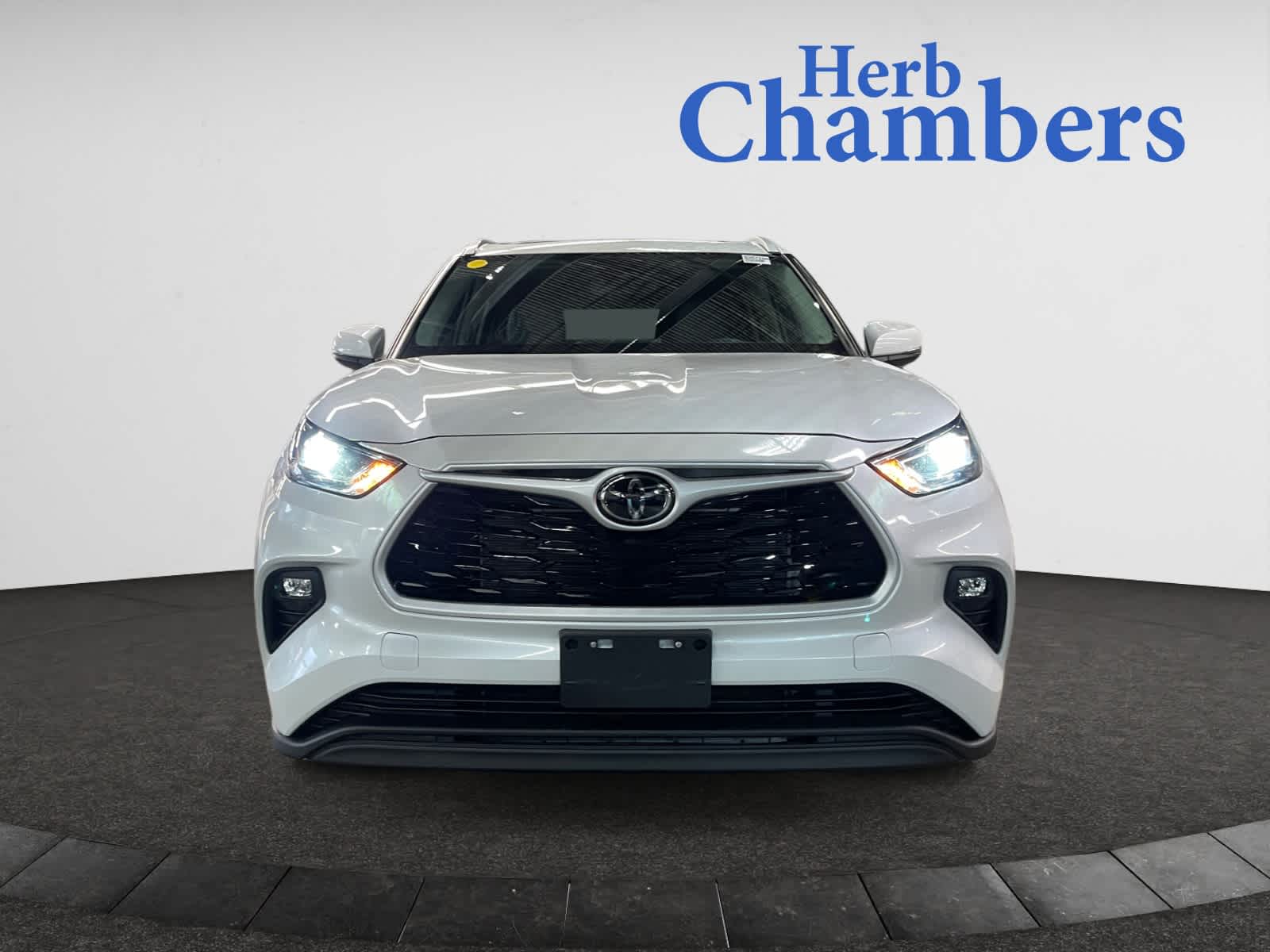 2022 Toyota Highlander XLE photo 2