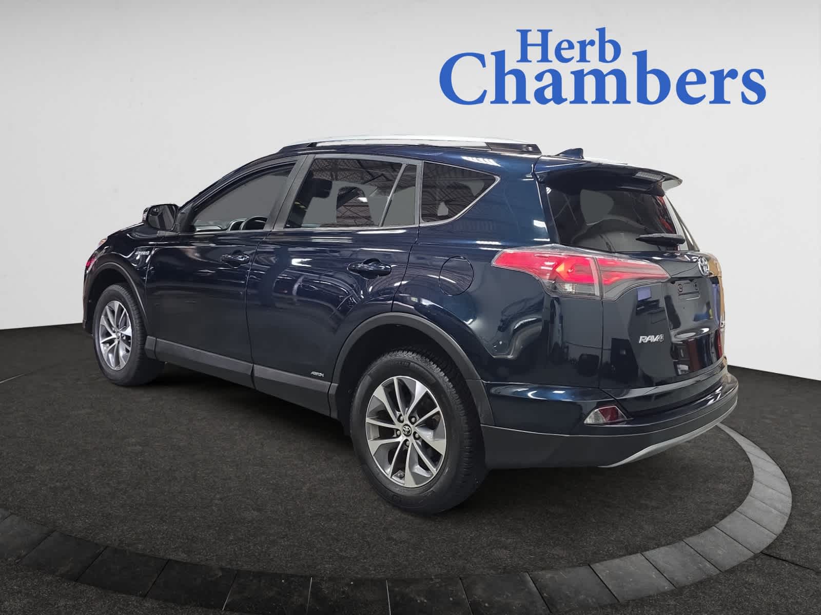 2017 Toyota RAV4 Hybrid XLE photo 4
