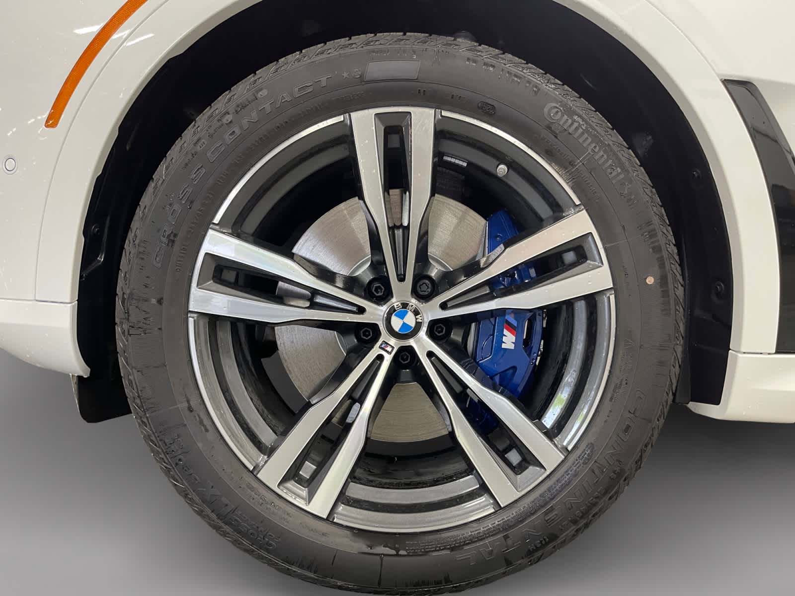 new 2027 BMW X7 car, priced at $93,300