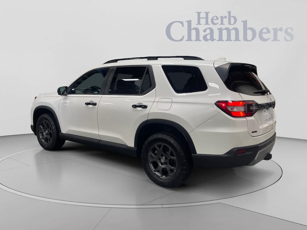 Used 2024 Honda Pilot TrailSport SUV