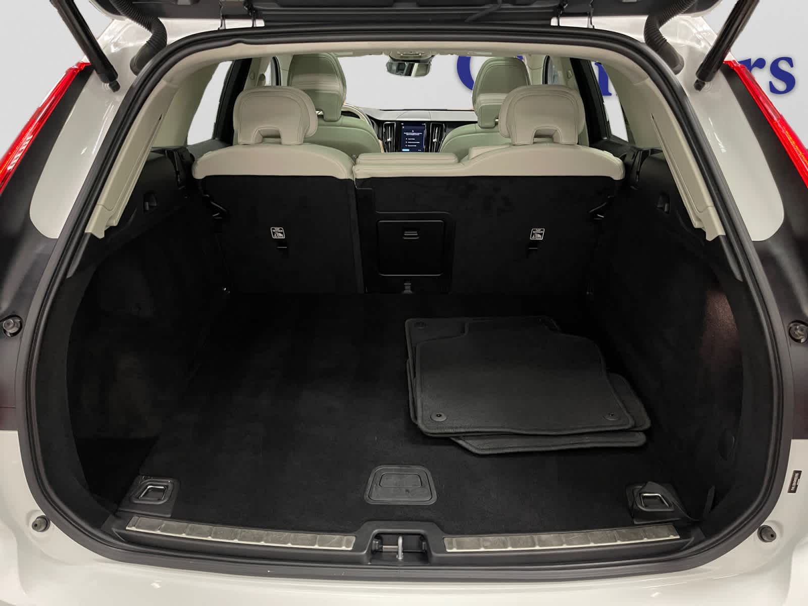 used 2022 Volvo XC60 car, priced at $27,497