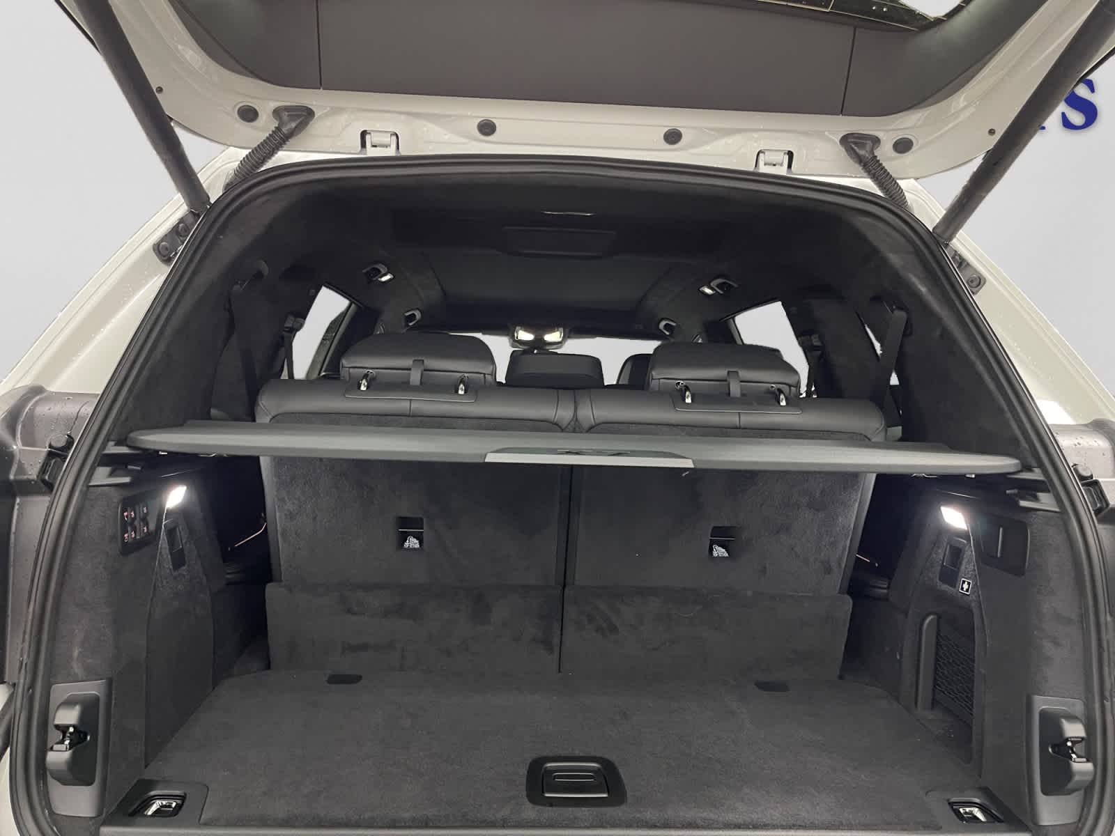 new 2027 BMW X7 car, priced at $93,300