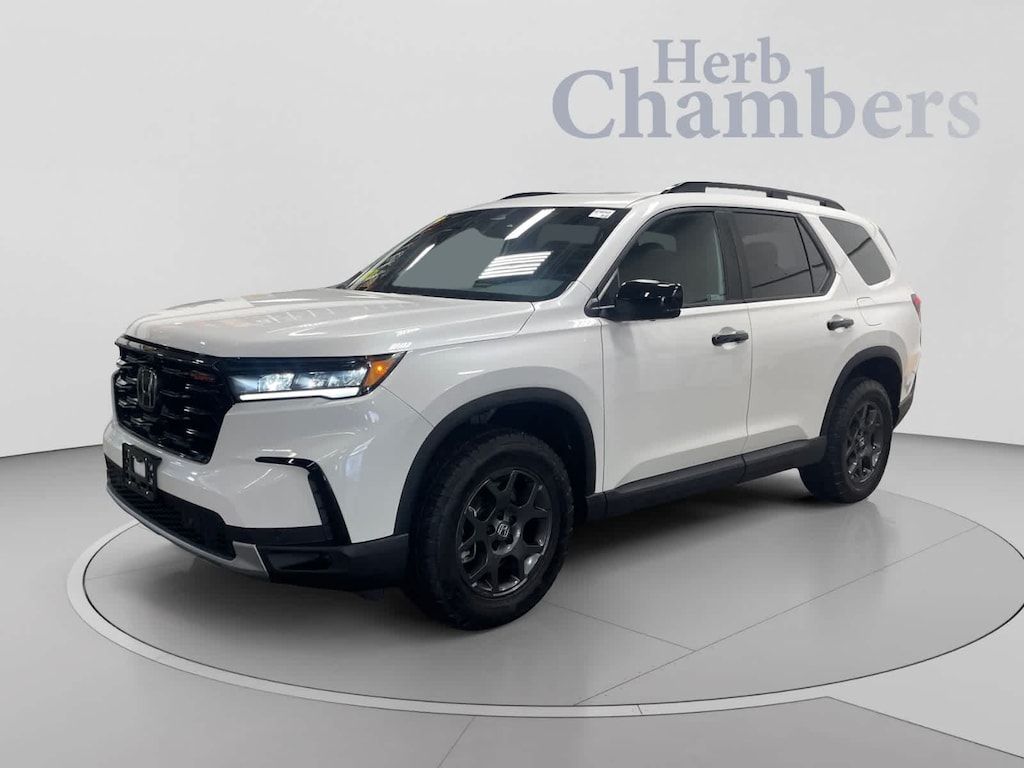 Used 2024 Honda Pilot TrailSport SUV