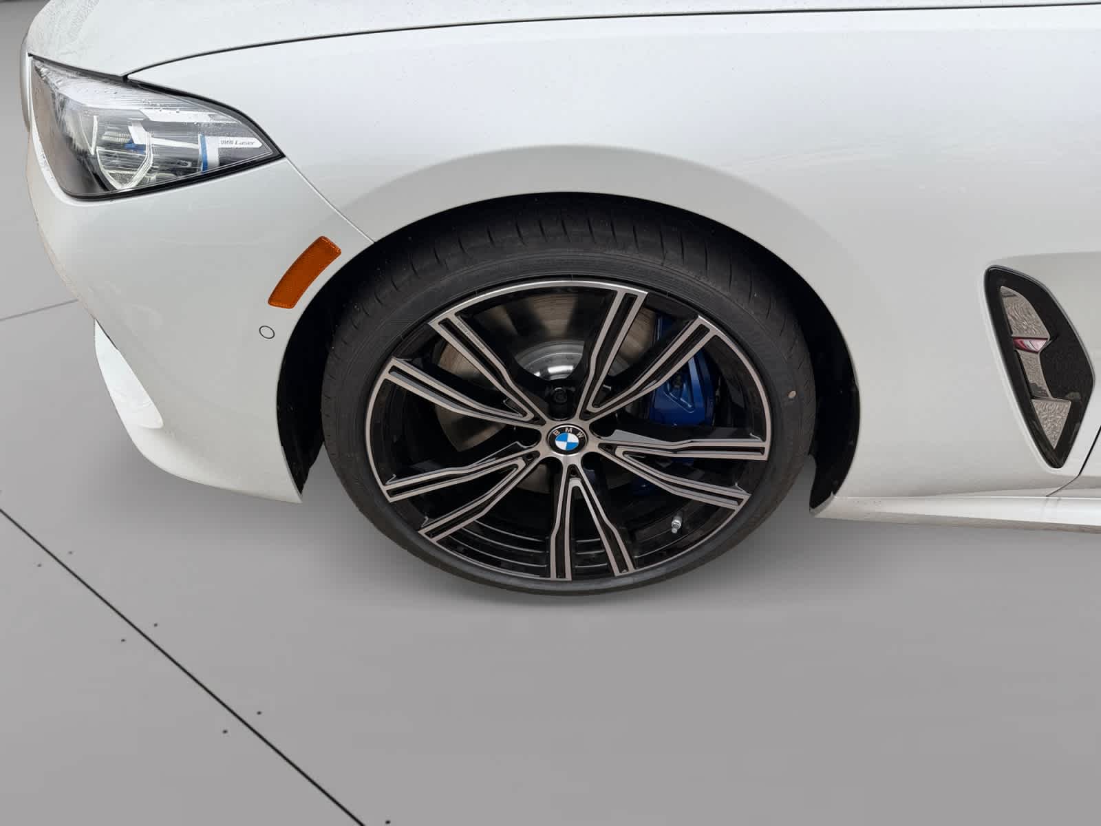 2026 BMW 8 Series M850i - Photo 7