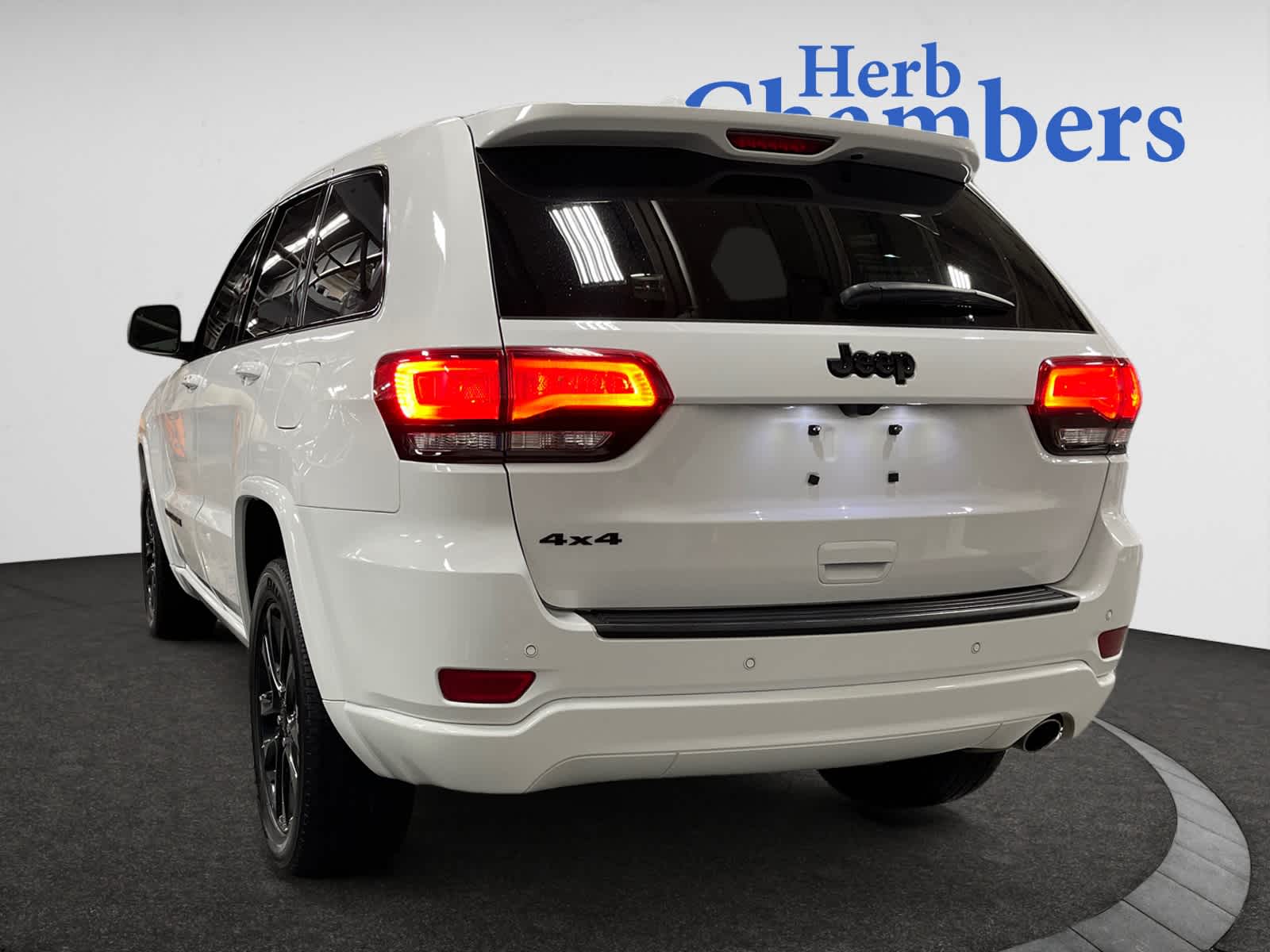 2021 Jeep Grand Cherokee Laredo photo 3
