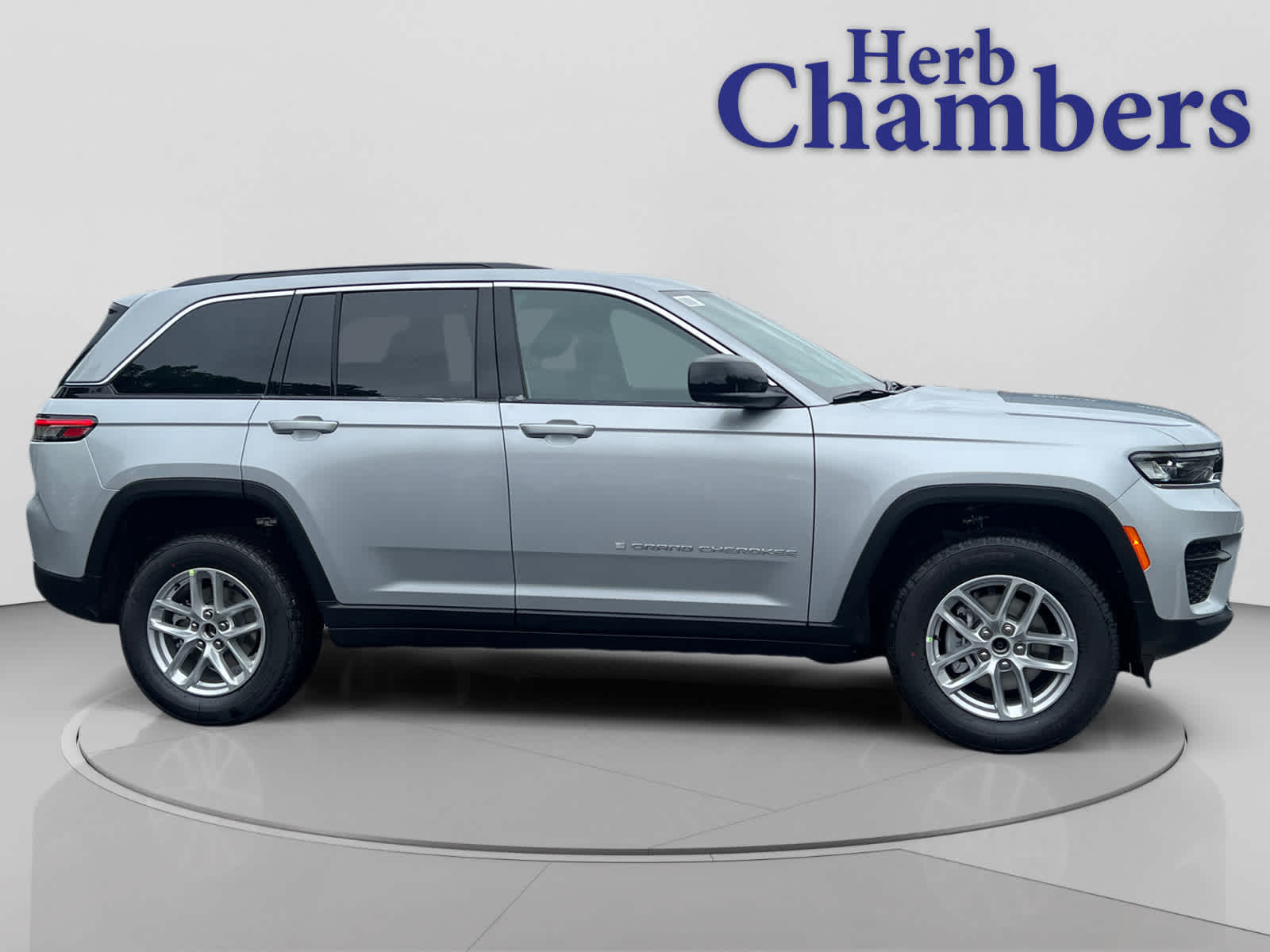 new 2025 Jeep Grand Cherokee car, priced at $39,575
