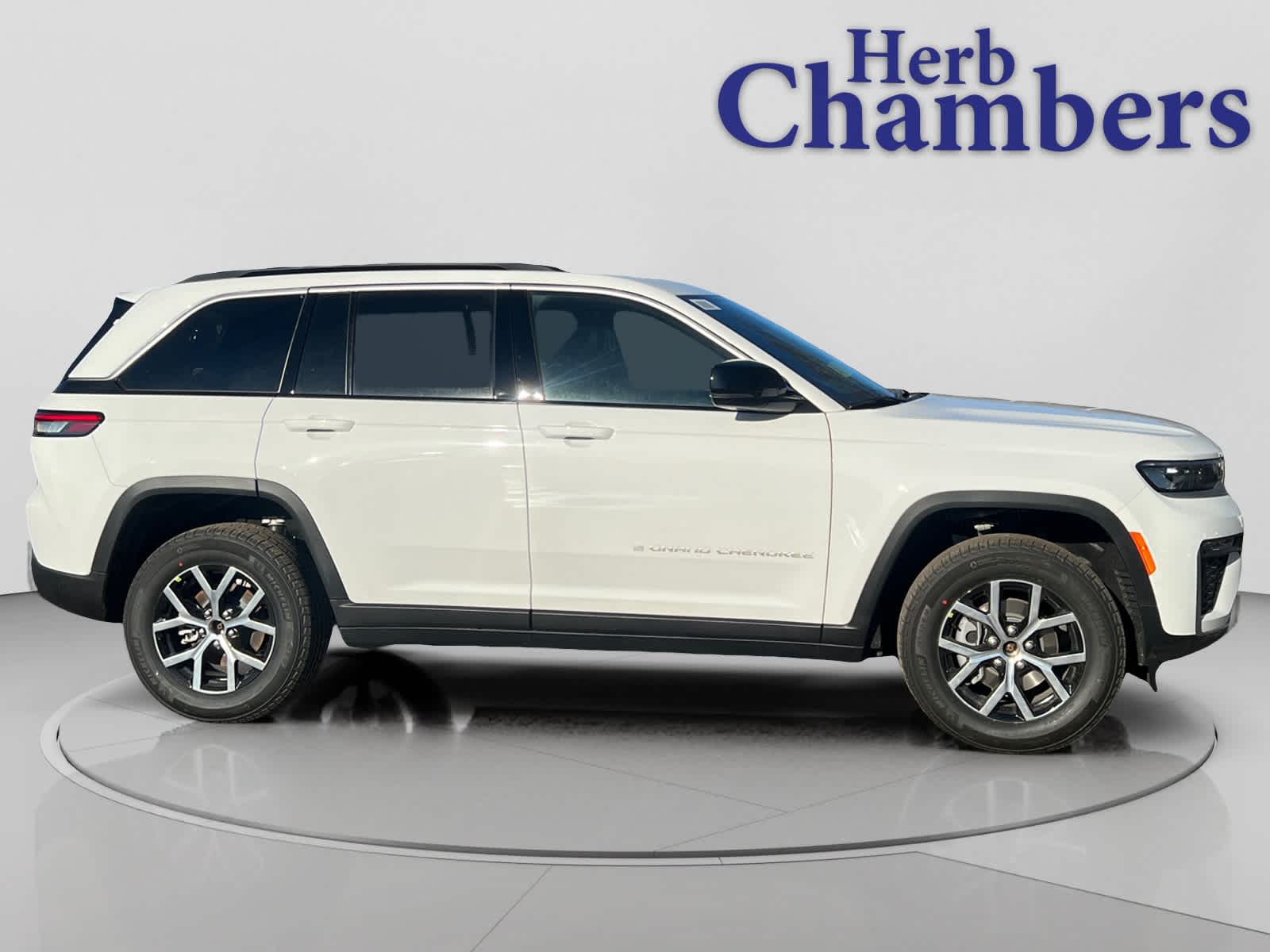 new 2026 Jeep Grand Cherokee car, priced at $47,985