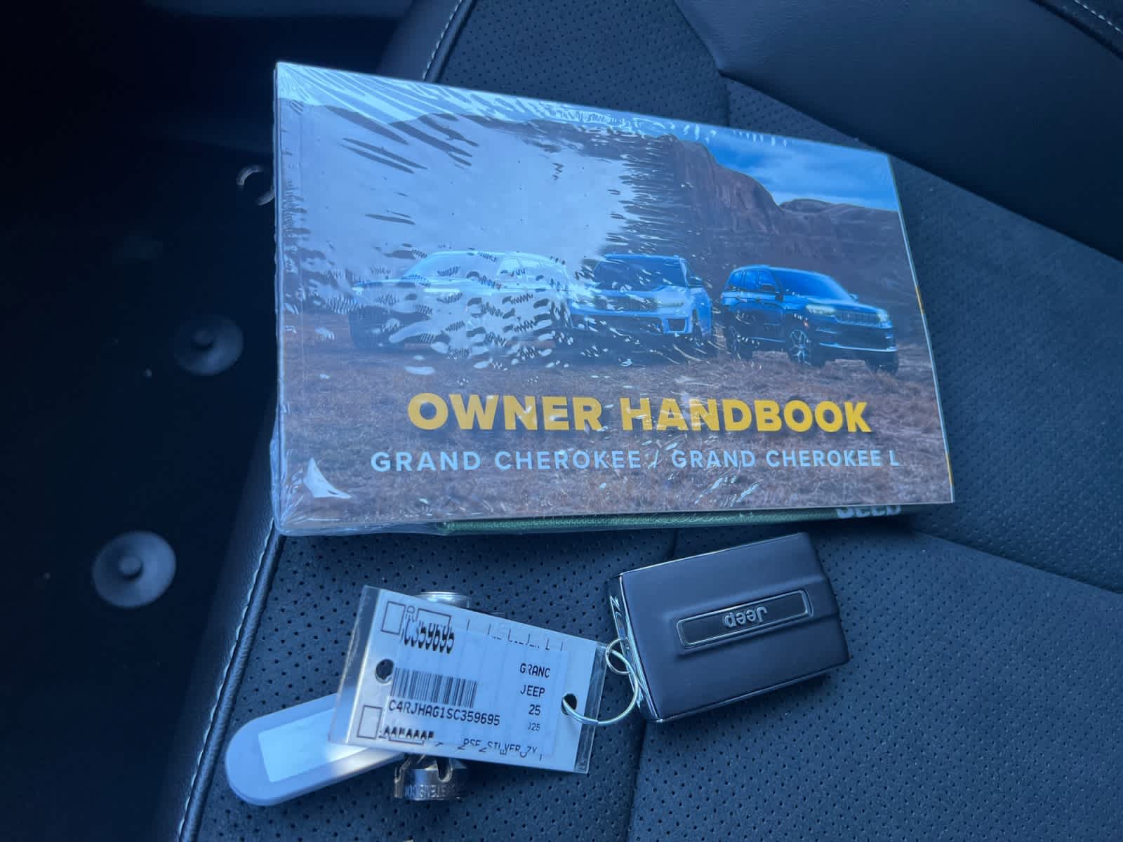 new 2025 Jeep Grand Cherokee car, priced at $45,770