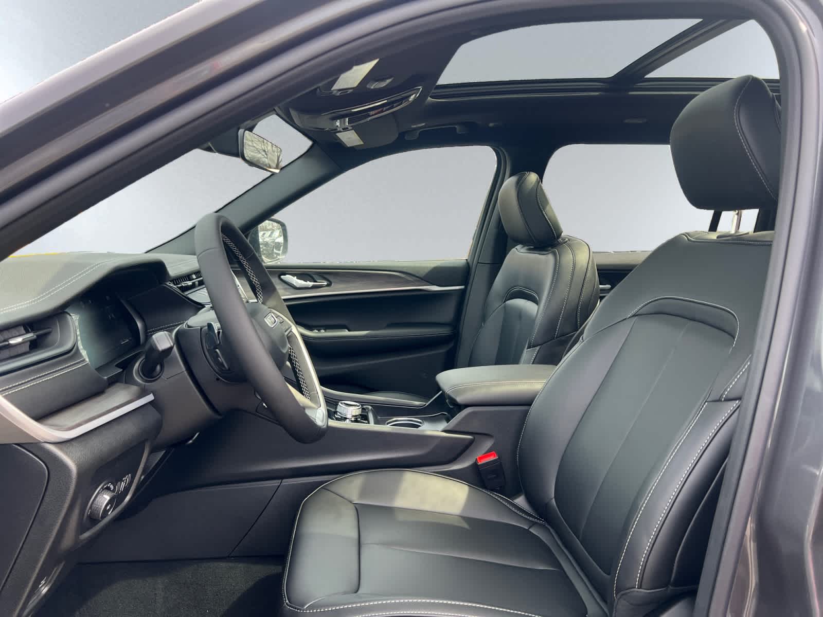 new 2026 Jeep Grand Cherokee car, priced at $53,225