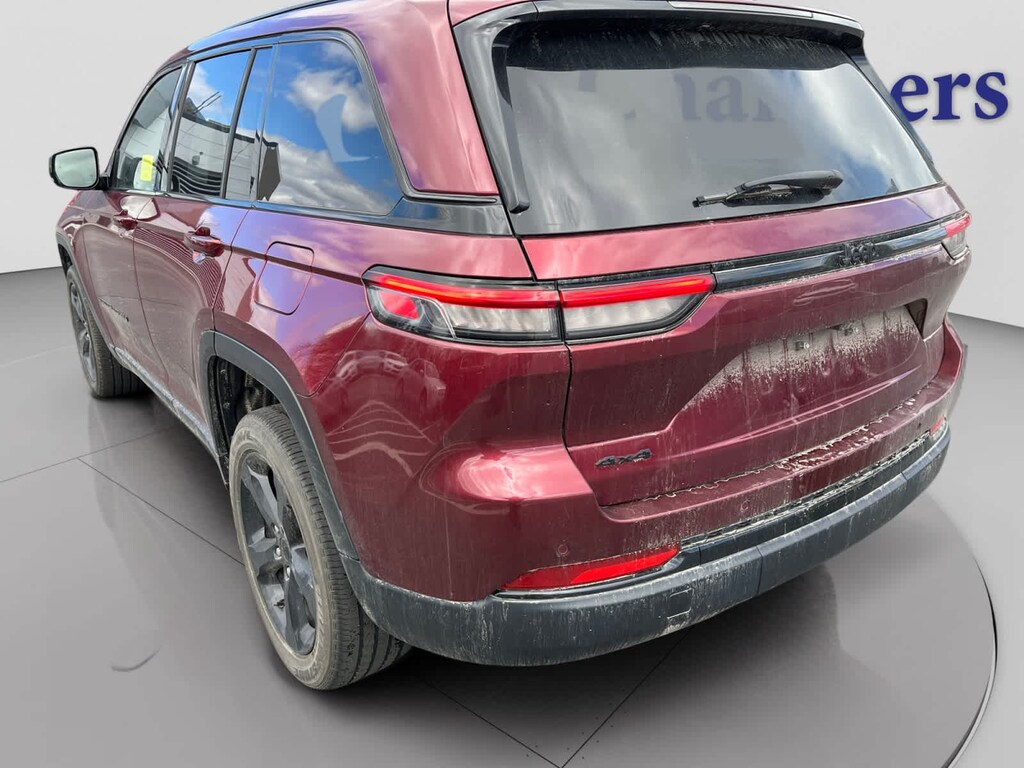 Used 2023 Jeep Grand Cherokee Altitude SUV