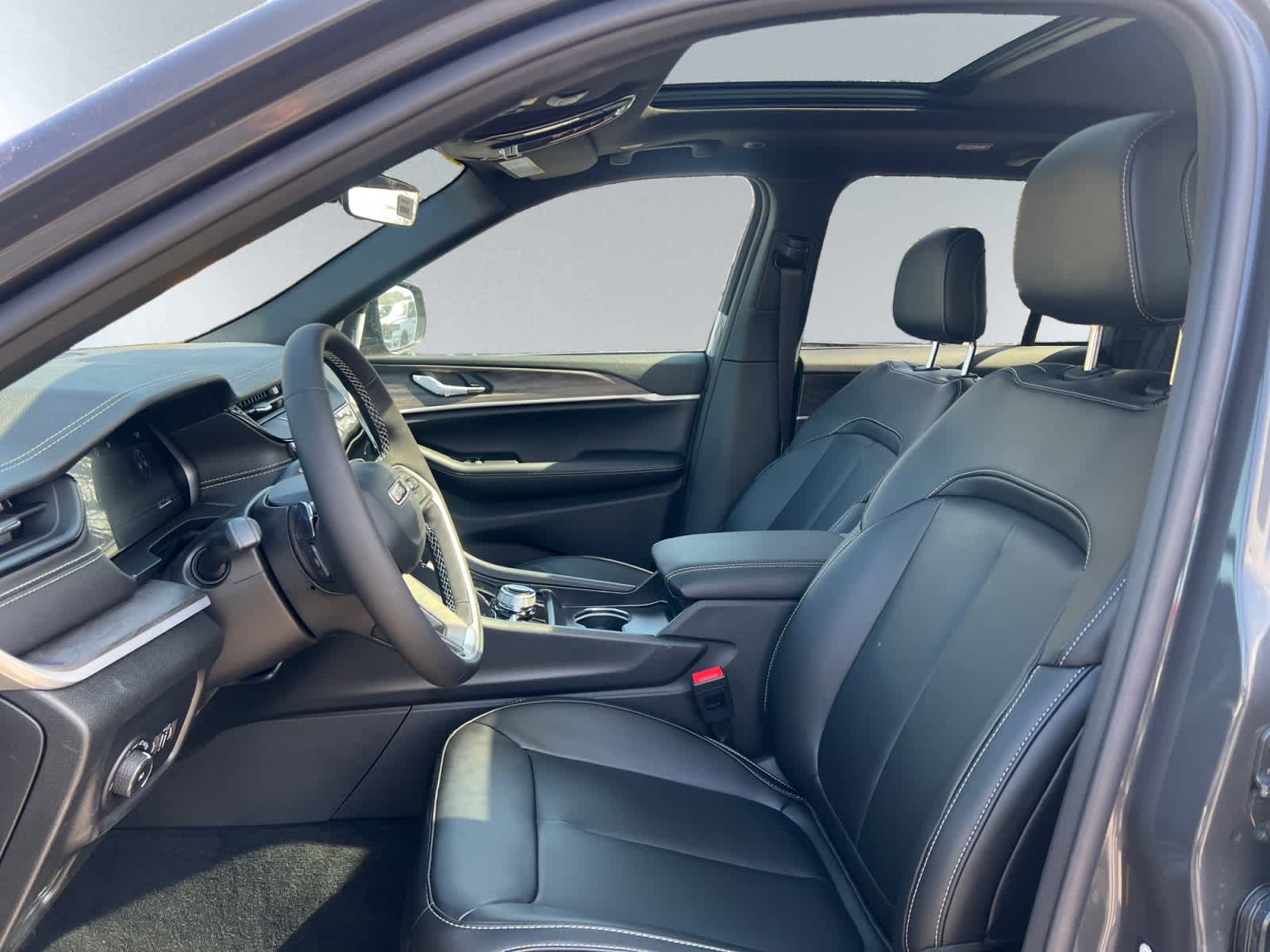 new 2026 Jeep Grand Cherokee car, priced at $51,745